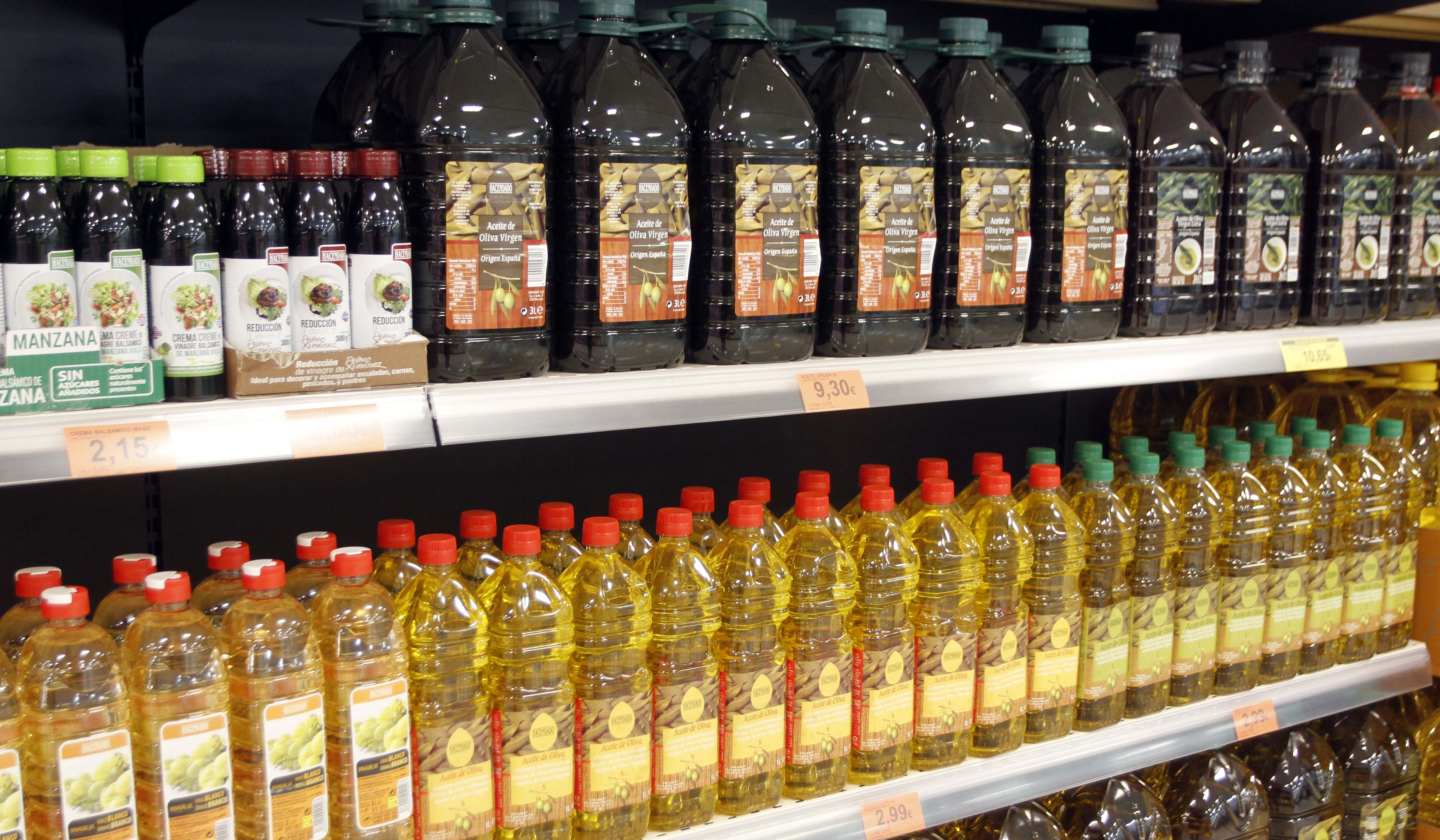 Aceite en un lineal de Mercadona.