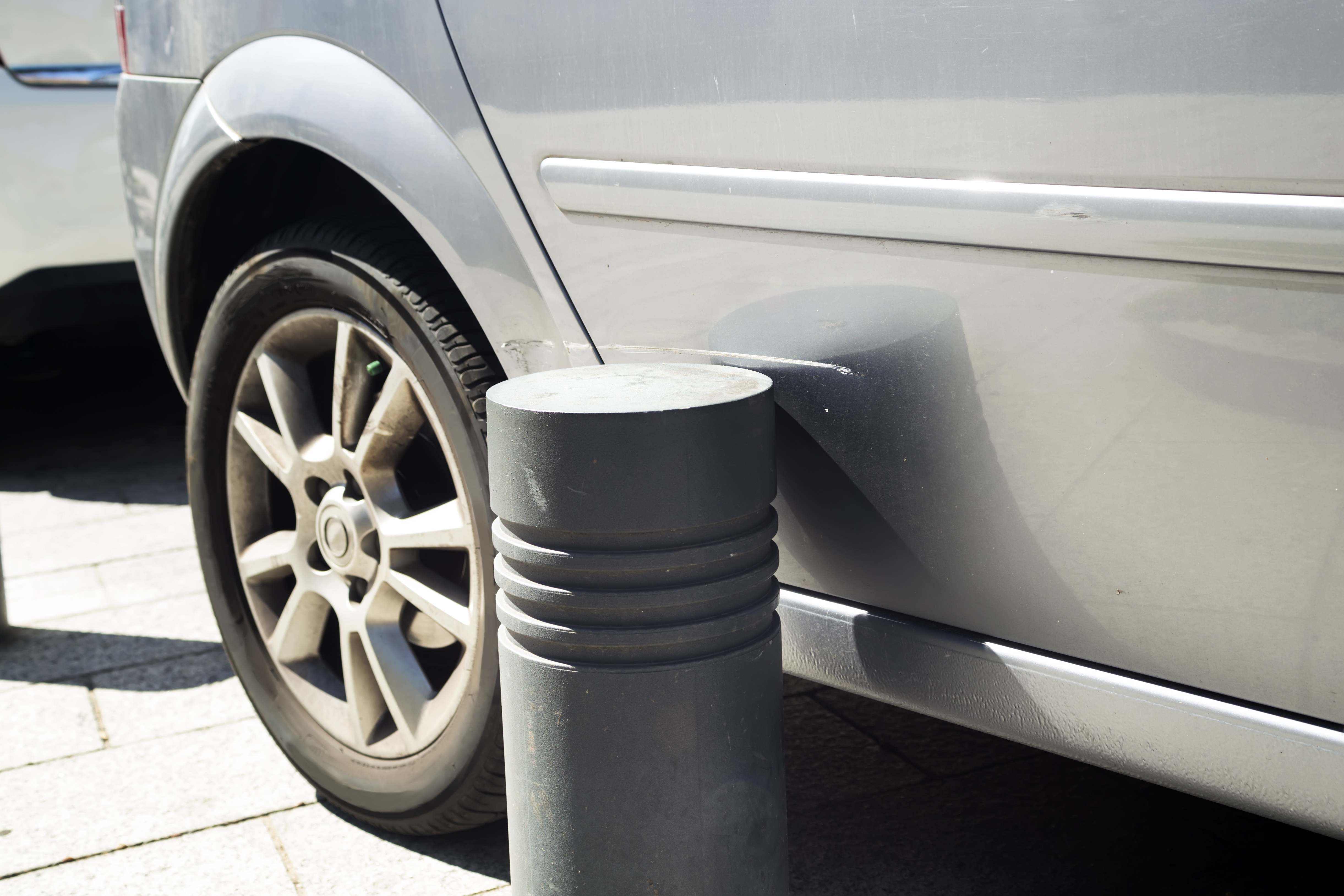 Coche rayado al aparcar