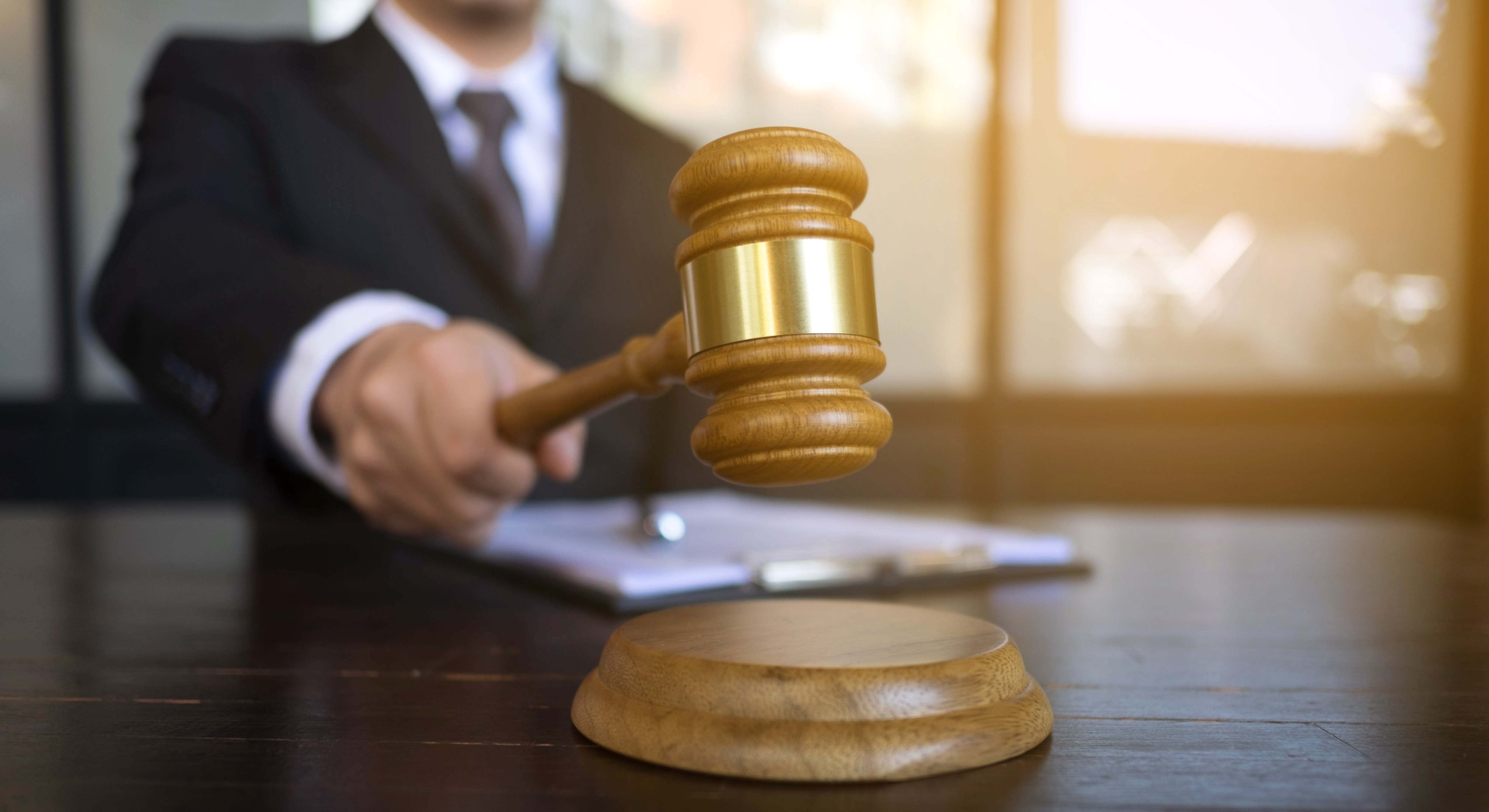 Mazo de un tribunal ante una sentencia. Foto: Dreamstime