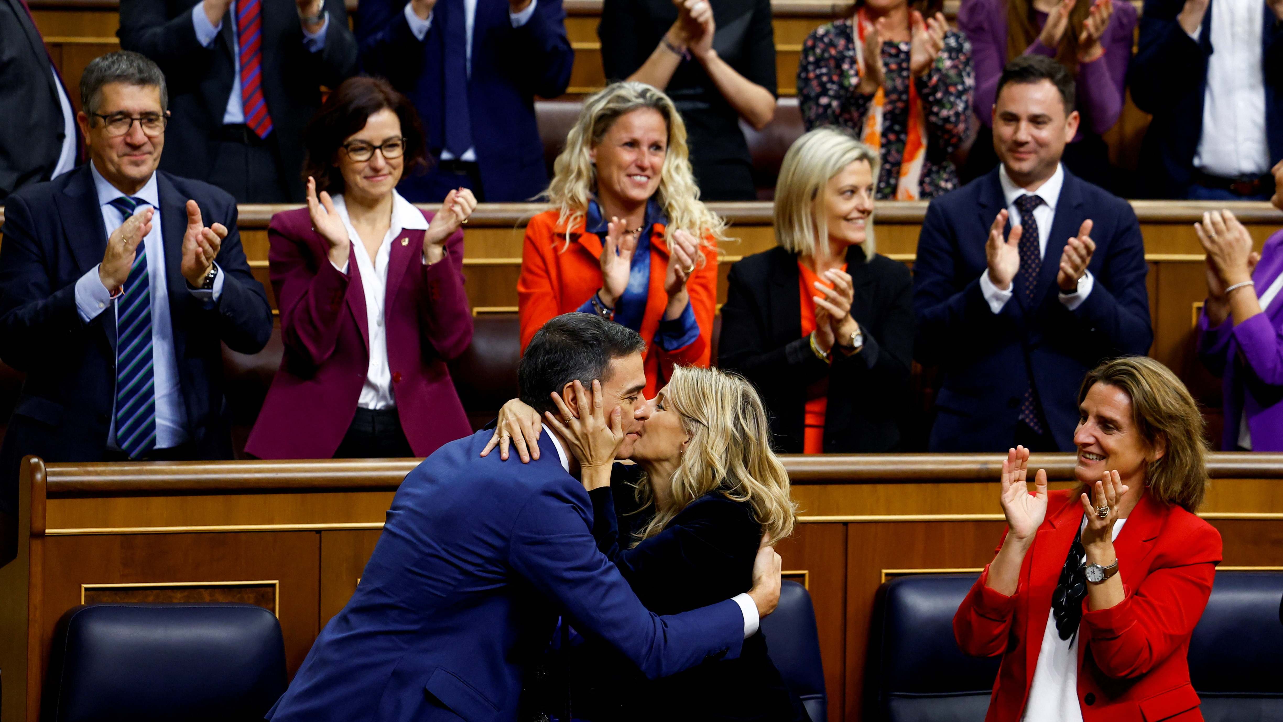 yolandadiazypedrosanchezbeso.jpg