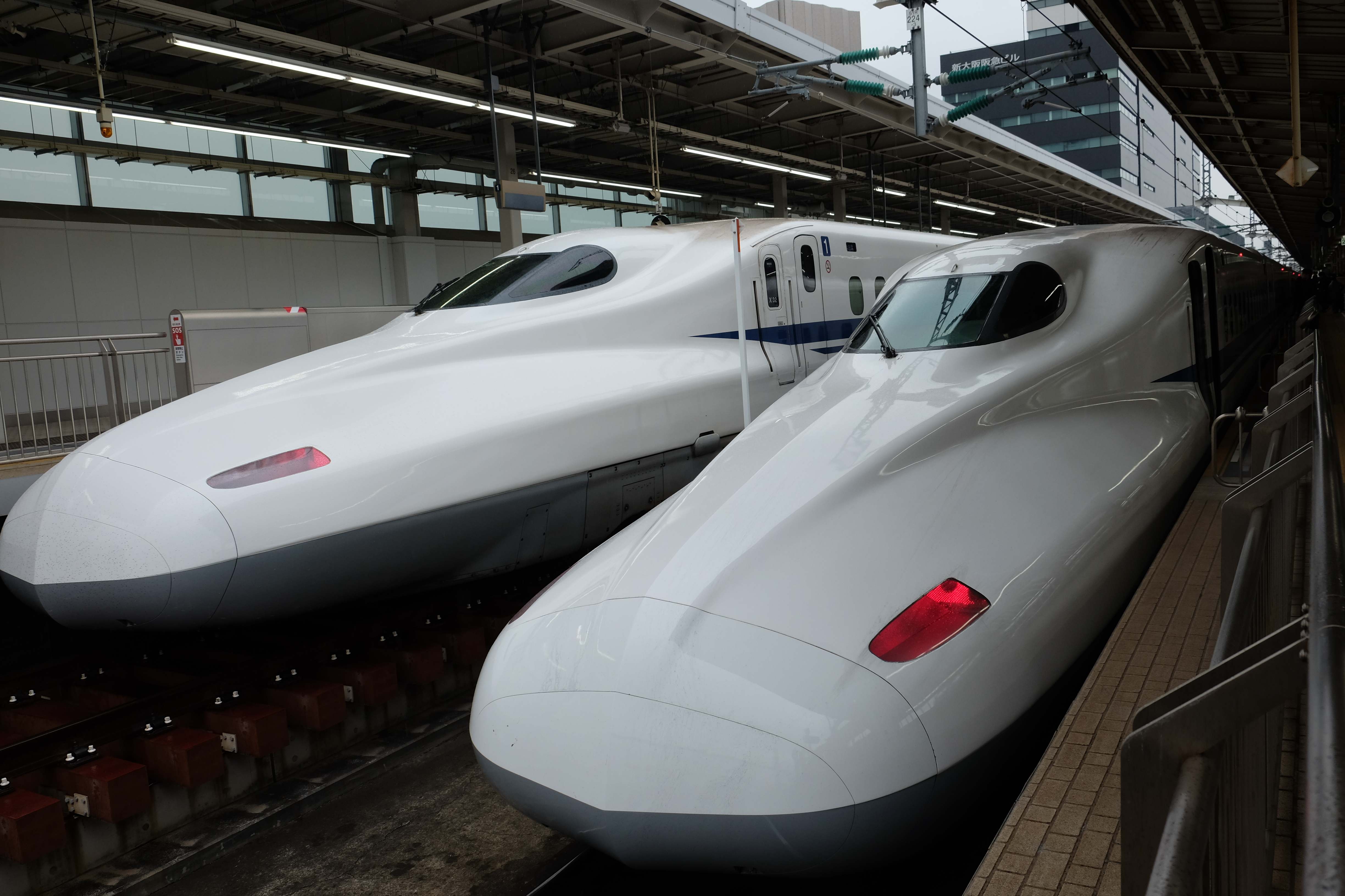 Vista de dos trenes de alta velocidad en China.