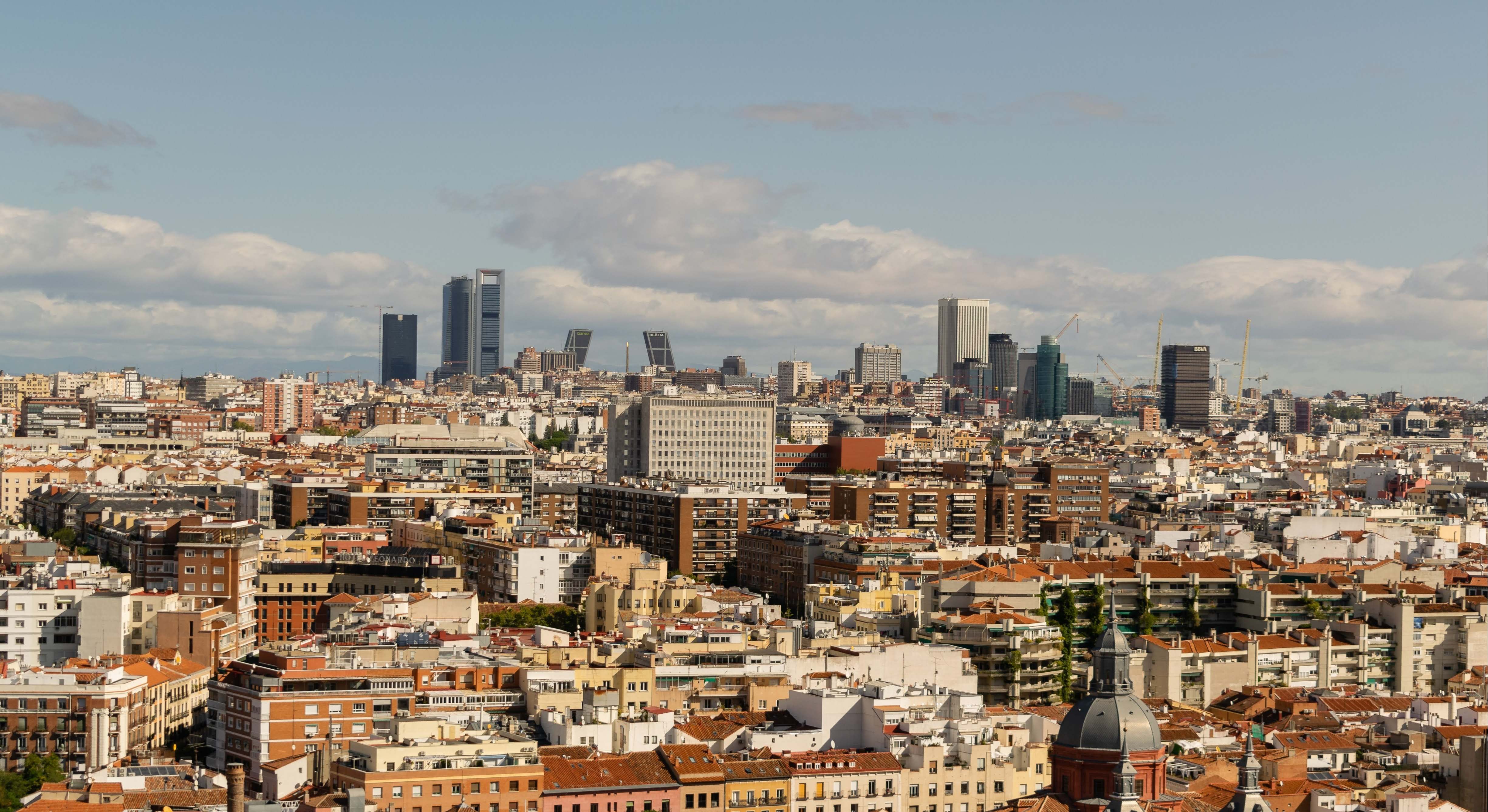 Vista aérea de bloques de viviendas en Madrid. / Foto: iStock