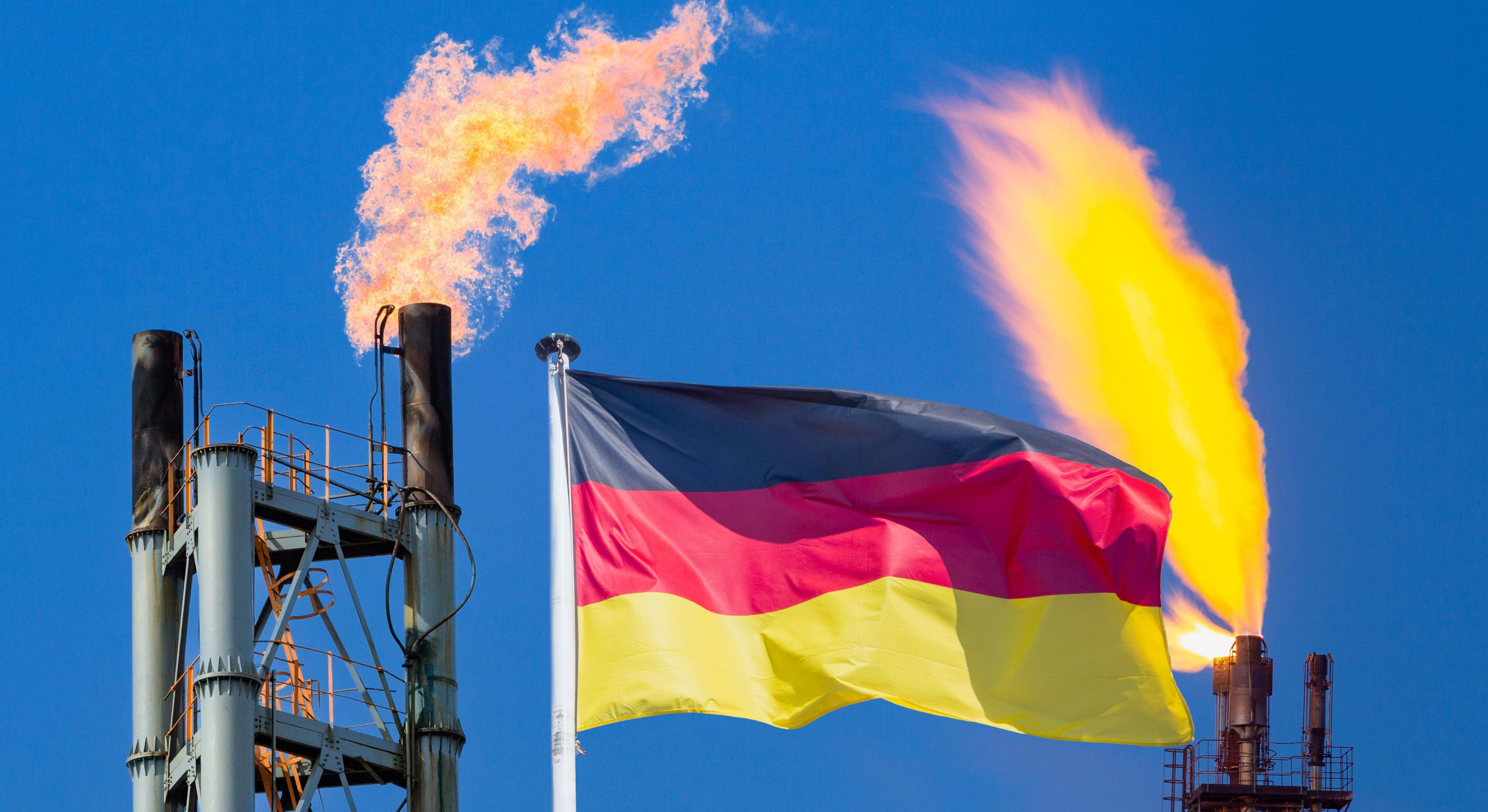 Bandera de Alemania en una planta de gas