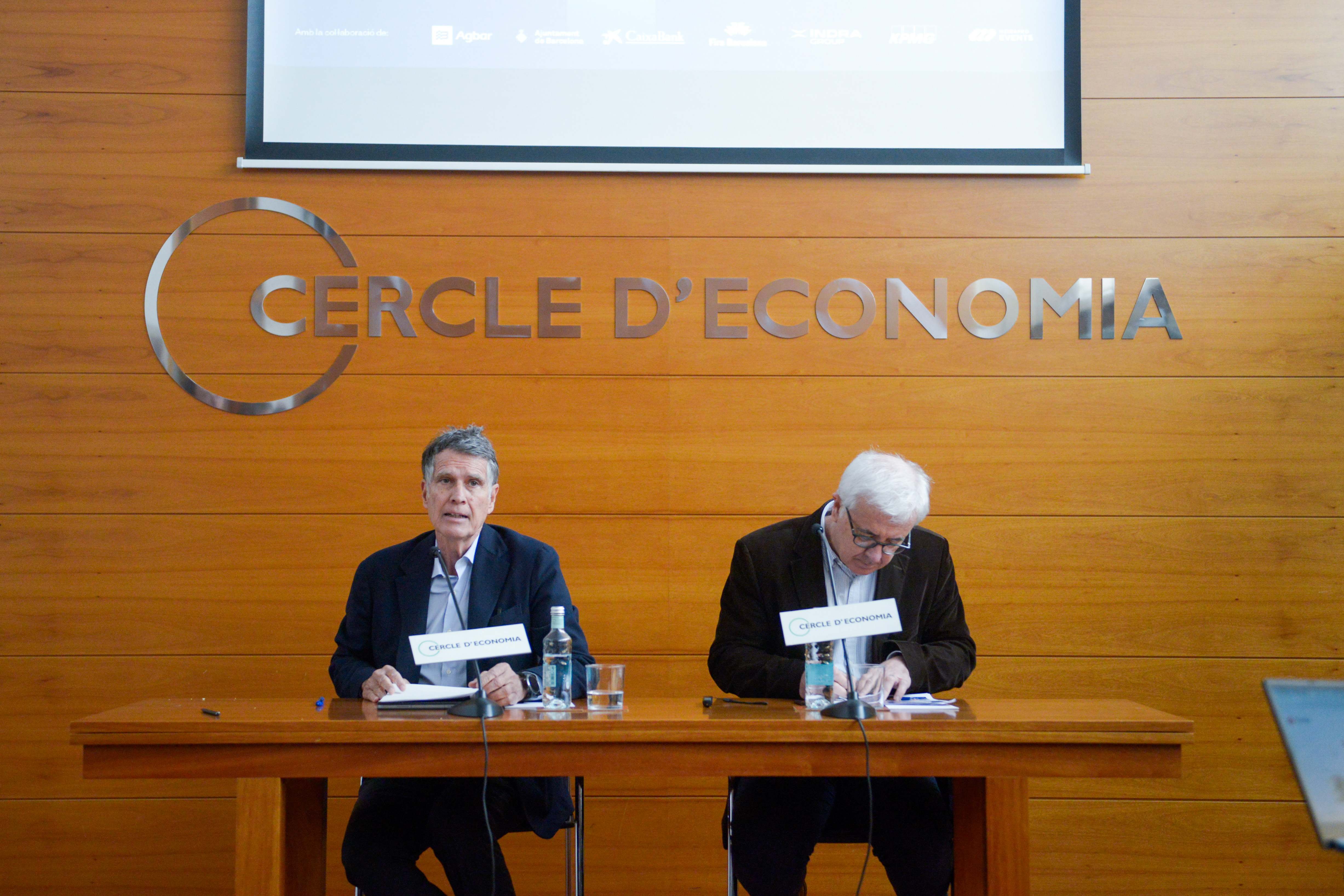 El presidente del Cercle d'Economia, Jaume Guardiola (i.), y su director general, Miquel Nadal (d.). EE