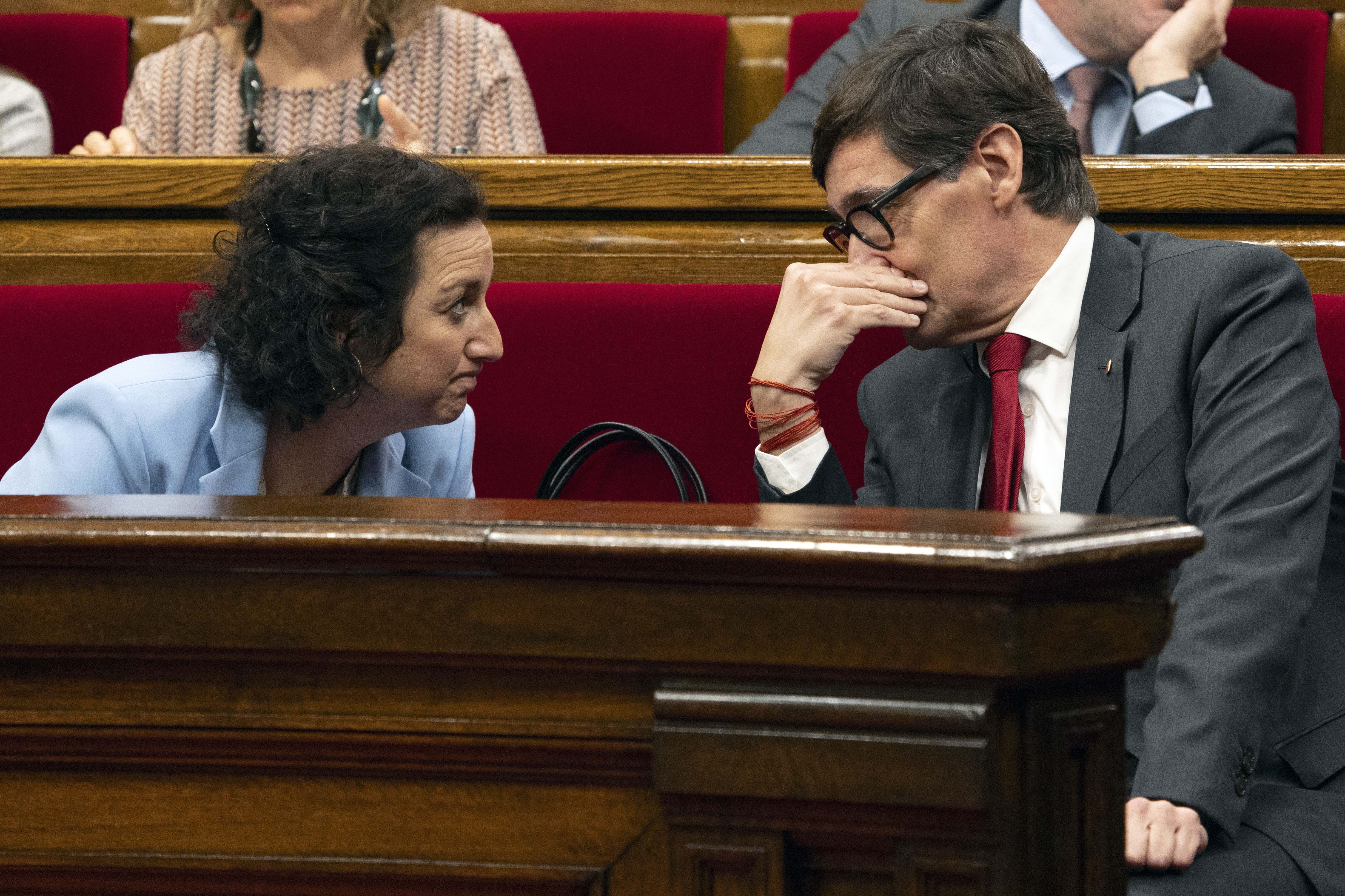 La consejera de Economía y Finanzas, Alícia Romero, y el presidente de la Generalitat, Salvador Illa. EE