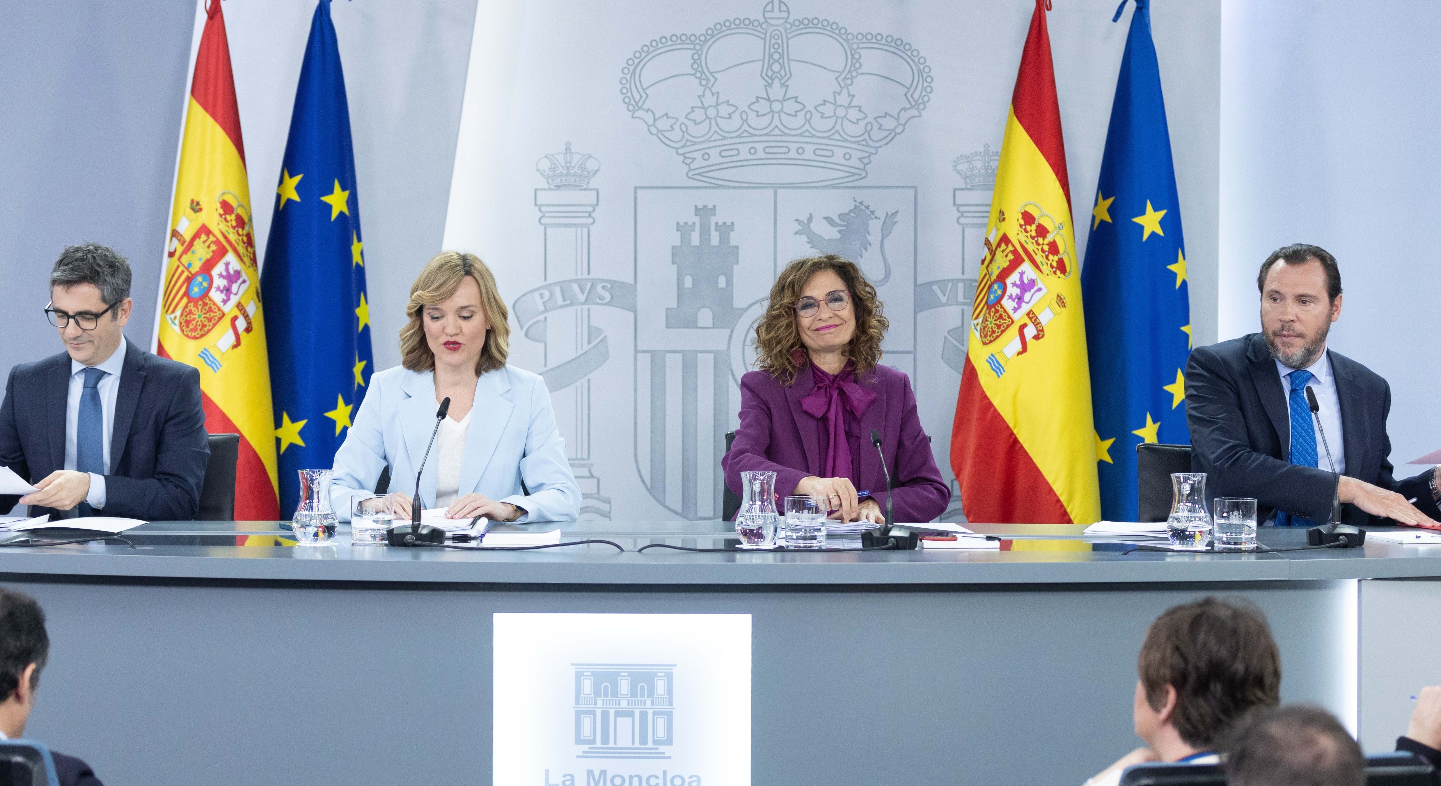 El ministro de la Presidencia, Justicia y Relaciones con las Cortes, Félix Bolaños; la ministra de Educación y Formación Profesional, Pilar Alegría; la vicepresidenta cuarta y ministra de Hacienda, María Jesús Montero y el ministro de Transportes y Movil