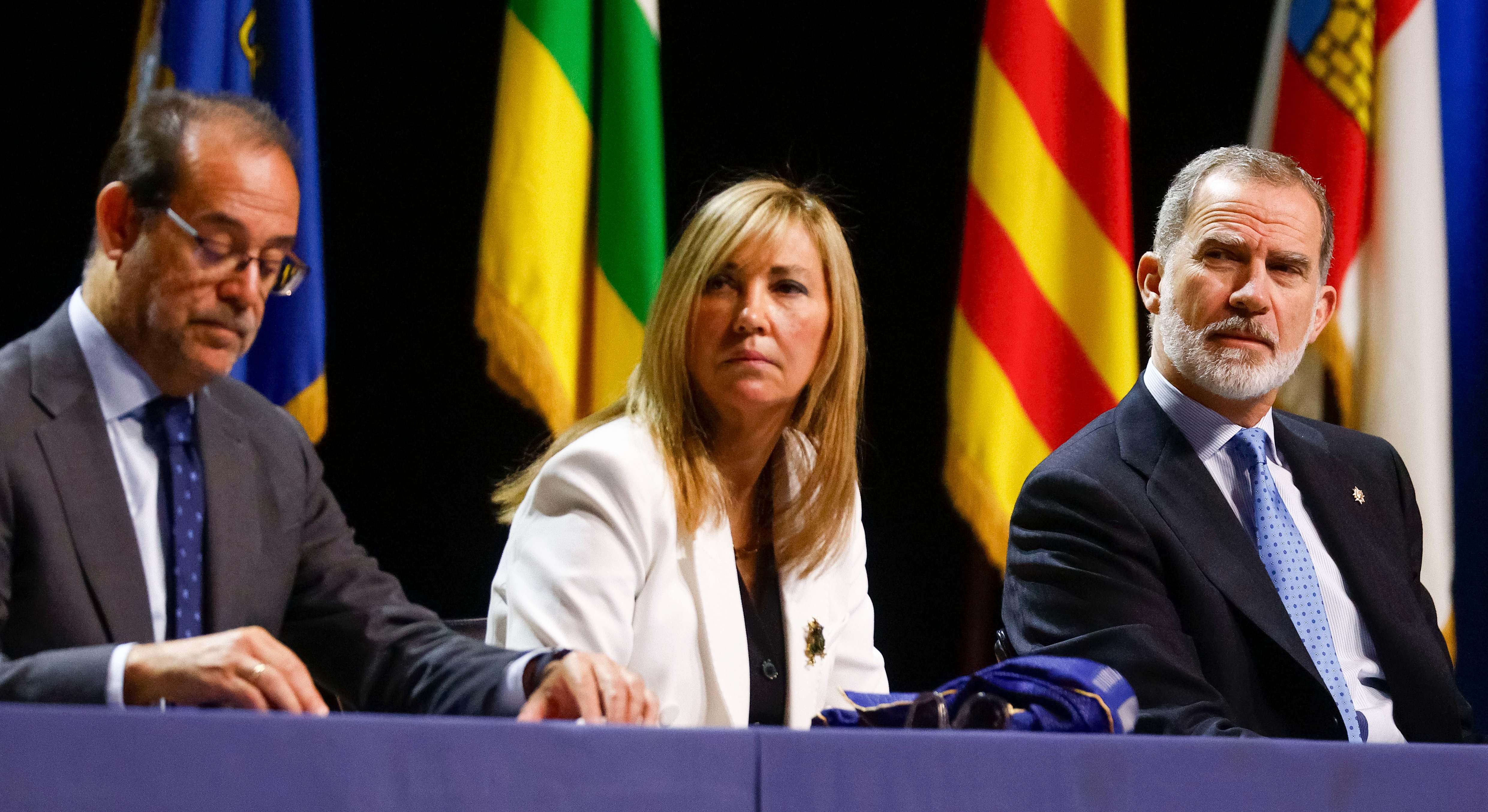 De i. a d.: El vicepresidente del TS, Dimitry berberoff; la presidenta del TS y del CGPJ, Isabel Perelló; y el Rey Felipe VI