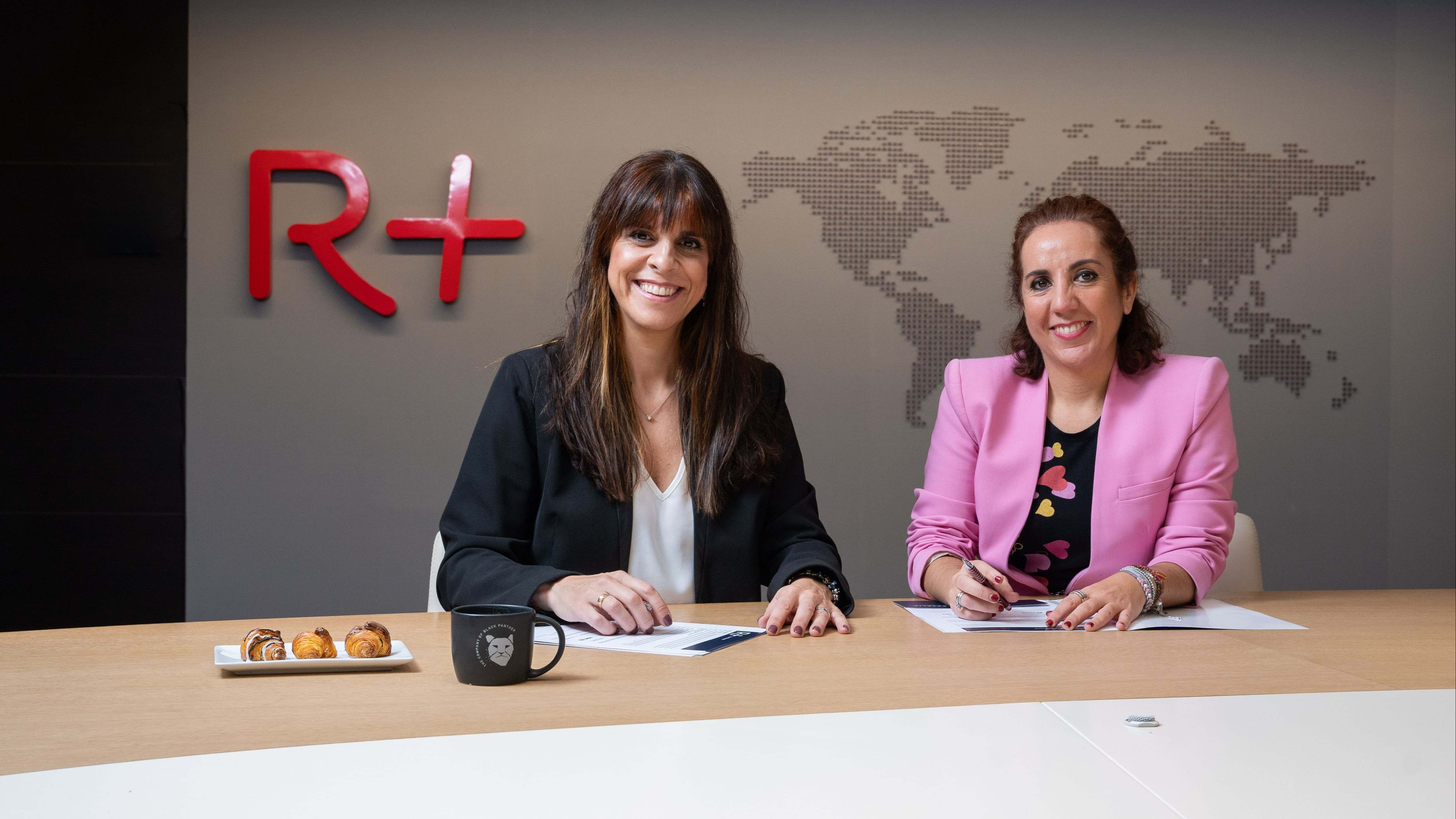 Virginia Donado (izda.), directora general de Restalia, y Adriana Bonezzi, directora general de Marcas de Restauración.