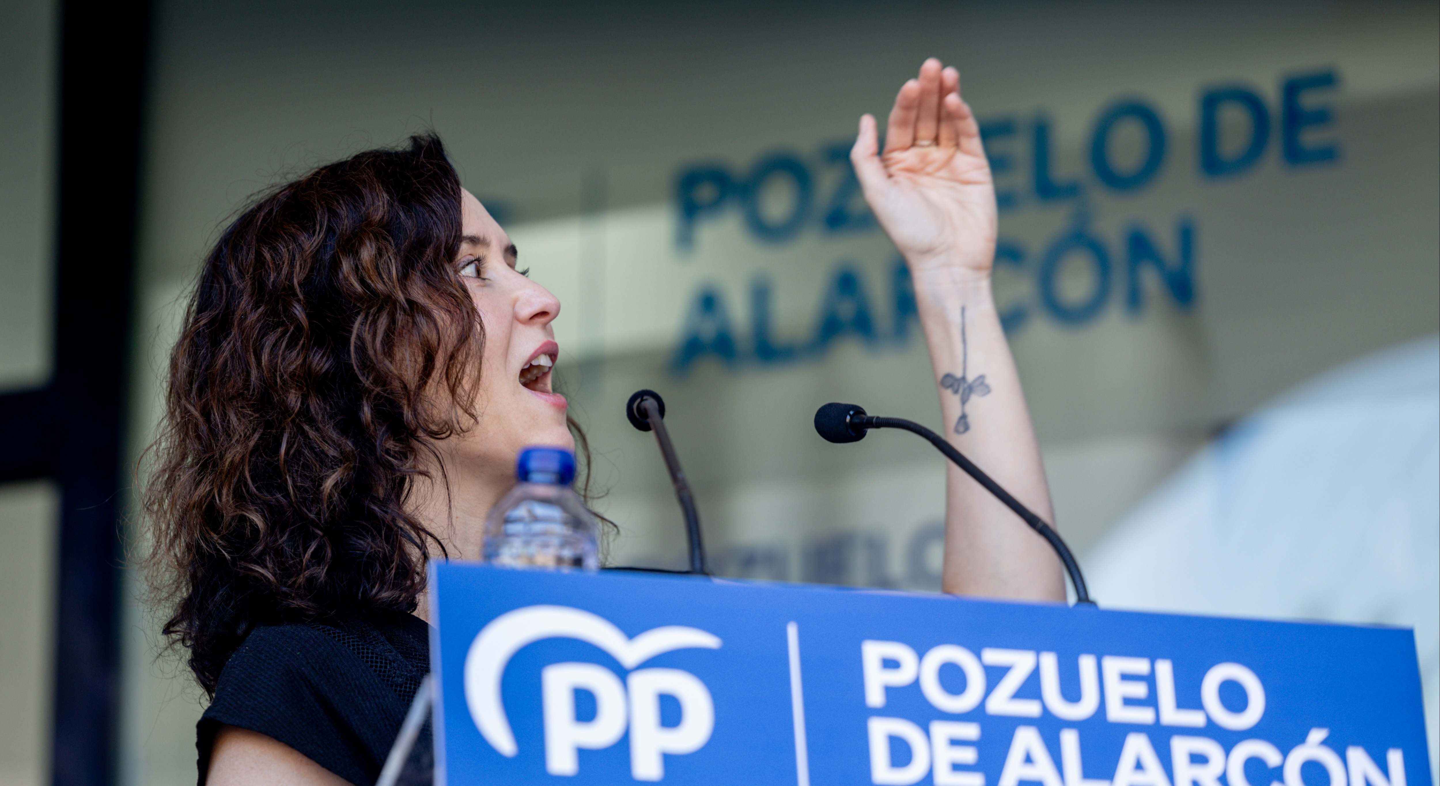 La presidenta de la Comunidad de Madrid, Isabel Díaz Ayuso, interviene durante la inauguración de la nueva sede del PP de Pozuelo de Alarcón