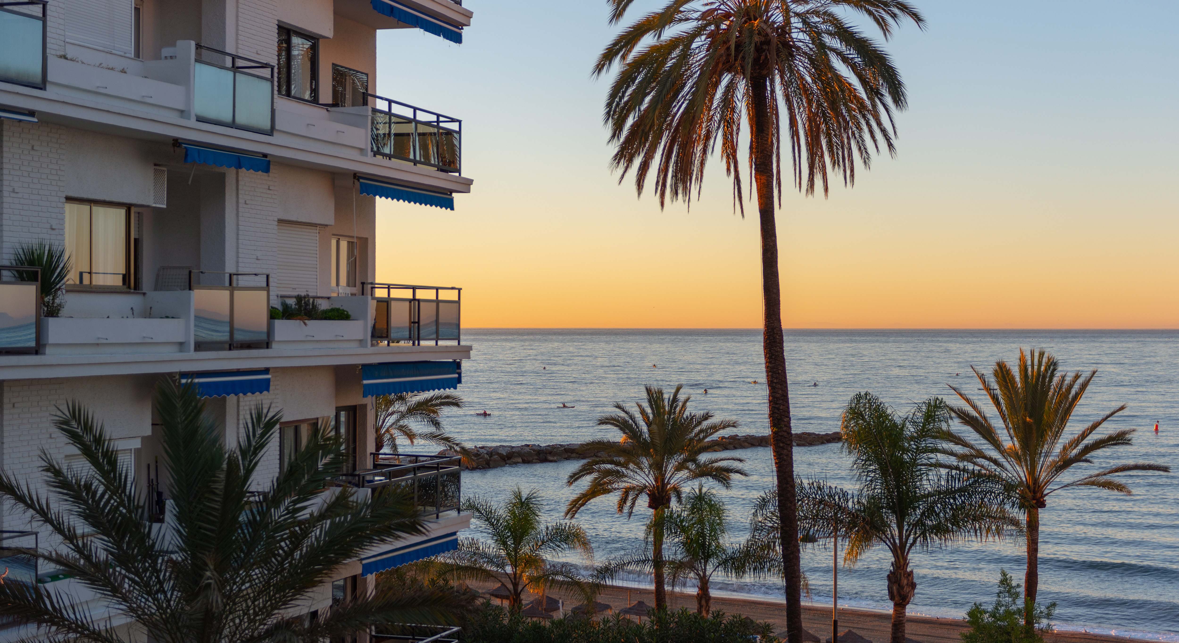 Edificio en primera línea de playa.