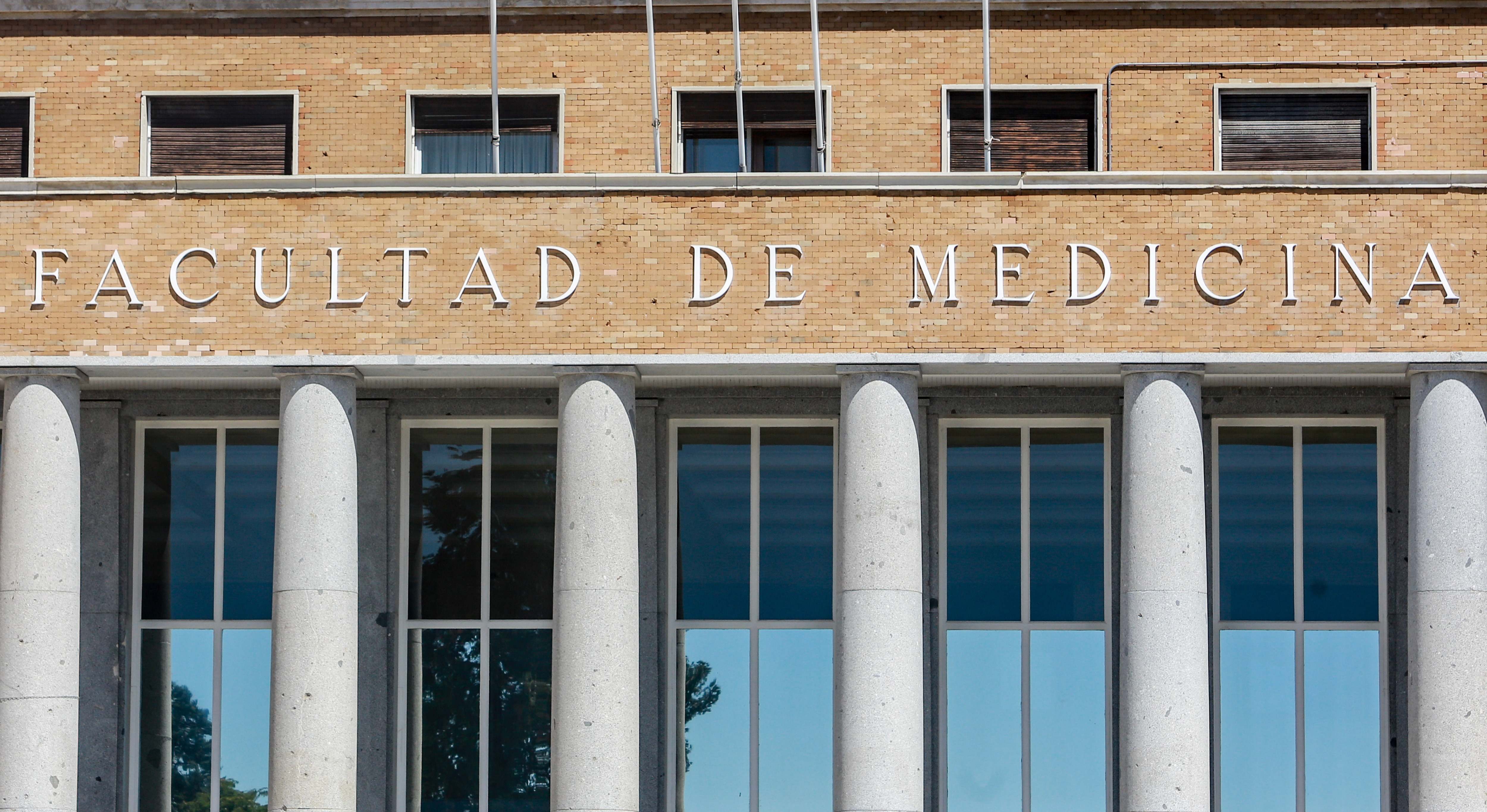 Un profesor denuncia la situación de los alumnos de medicina.
