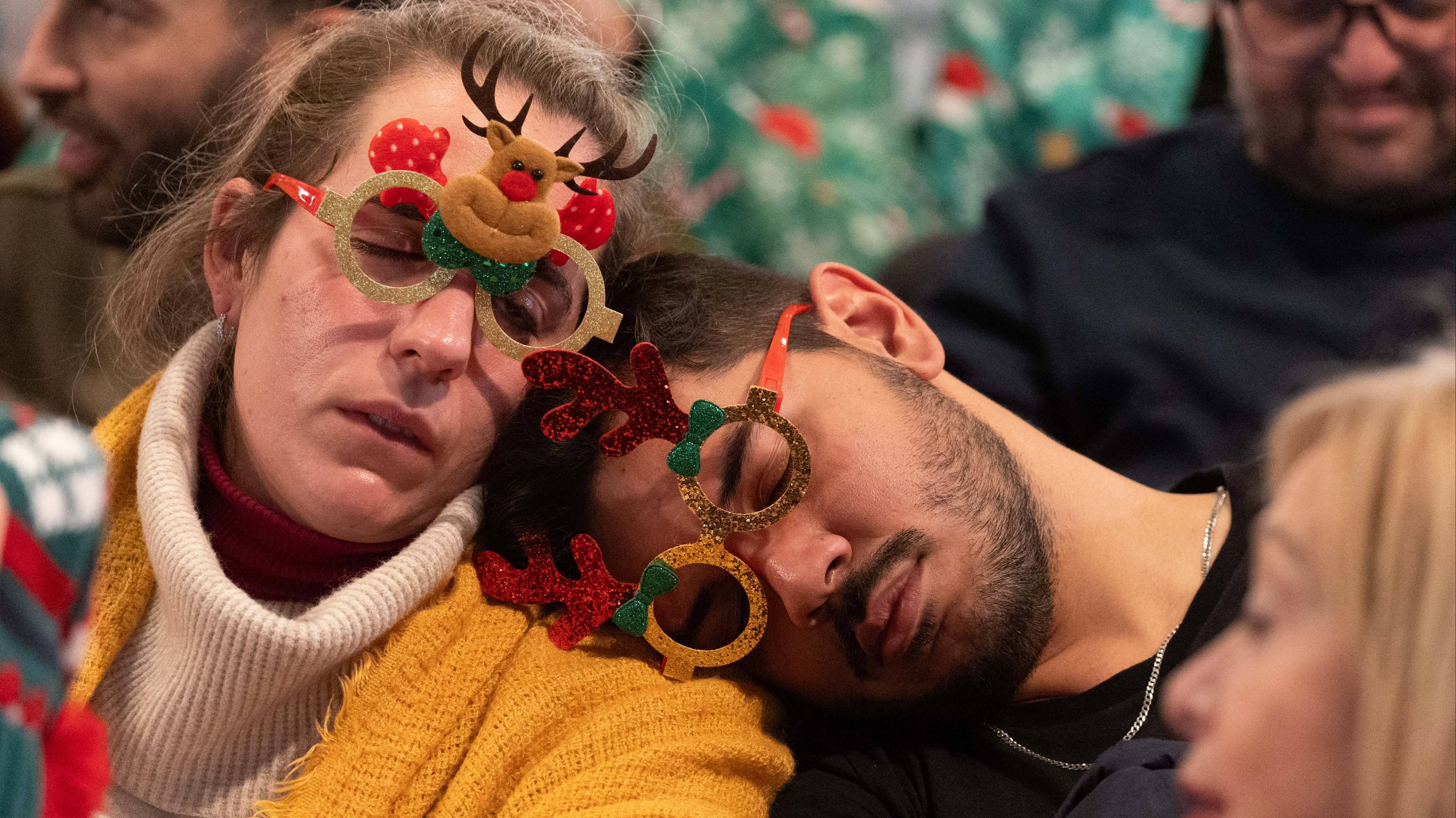 Gana el sueño entre los asistentes del sorteo de la Lotería de Navidad en el Teatro Real