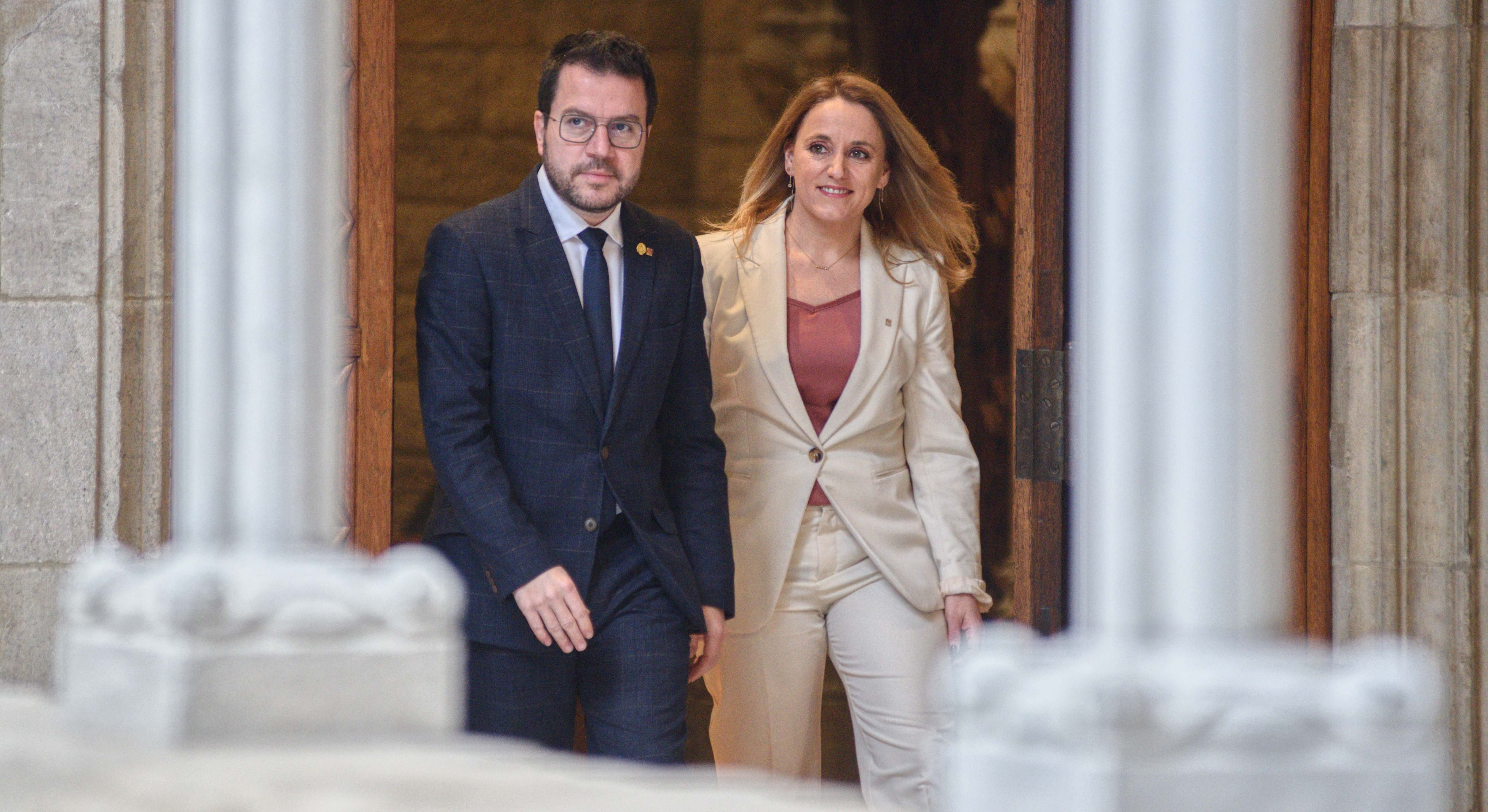 El presidente de la Generalitat, Pere Aragonès, y la consellera d'Economia, Natàlia Mas. Europa Press