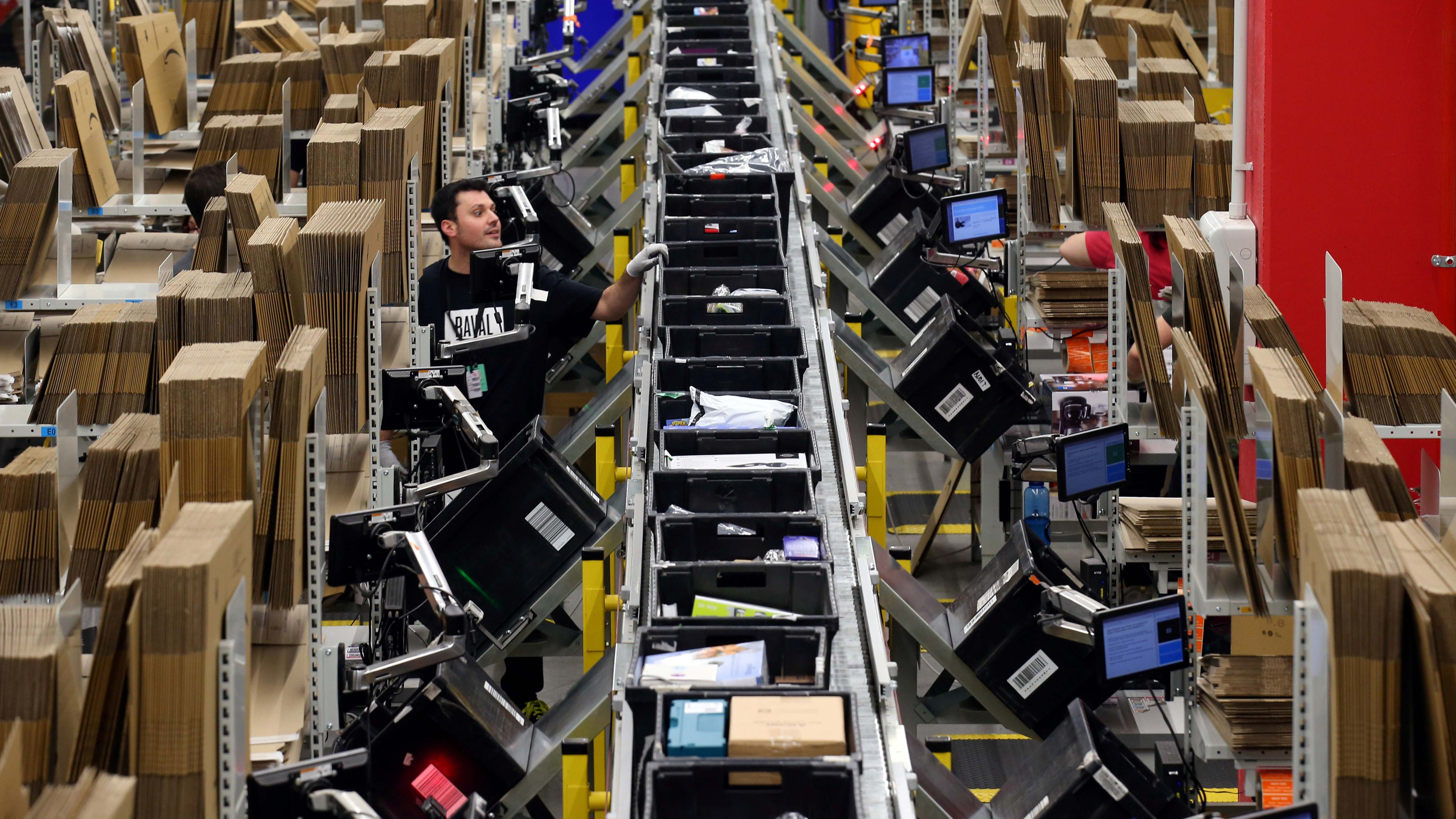 Los trabajadores de Amazon en España harán paros los próximos días 27 y 28 de noviembre.