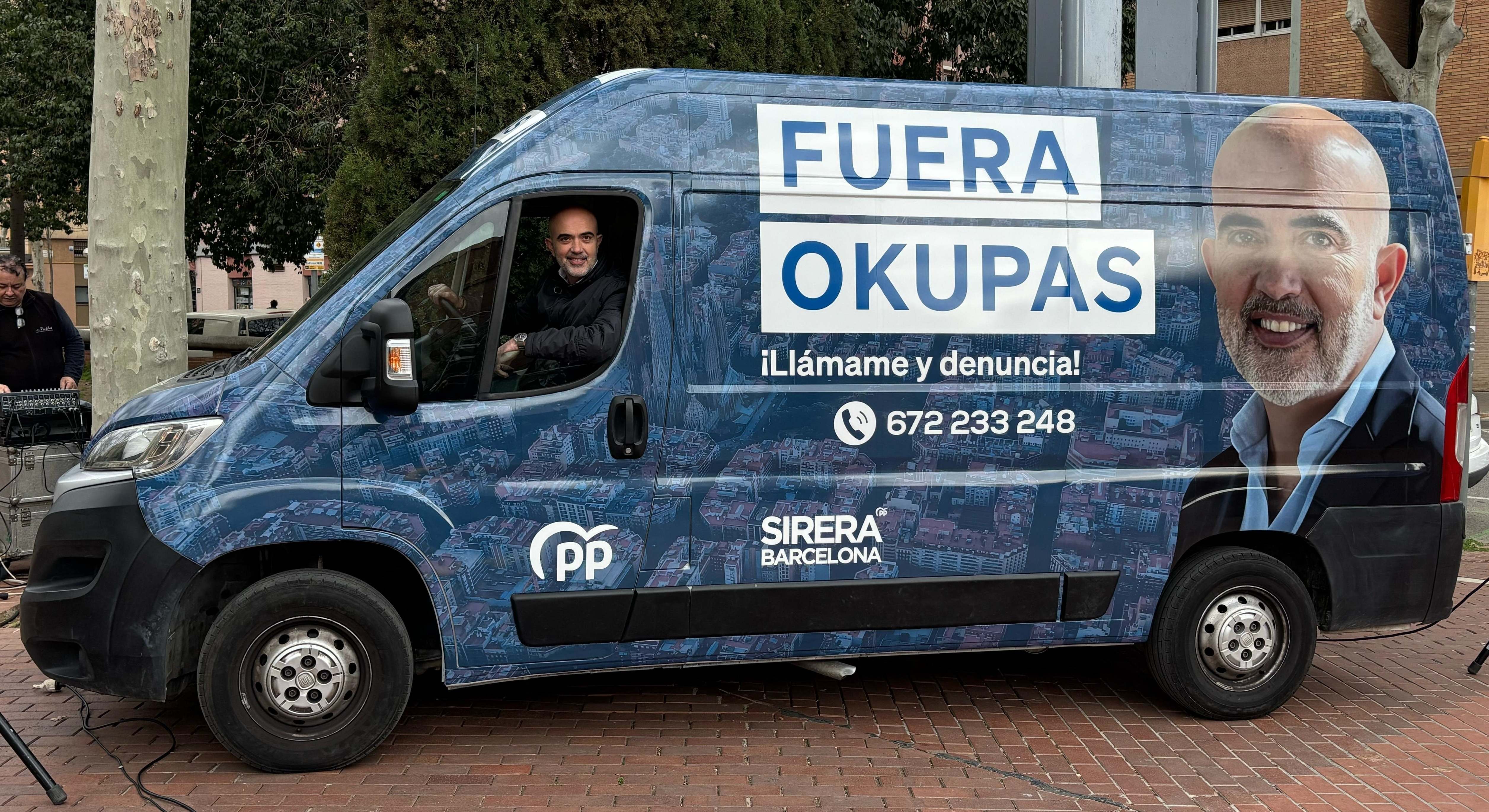 La "caravana antiokupa" del PP en el marco de su campaña 'Fuera okupas'. / Foto: EP.