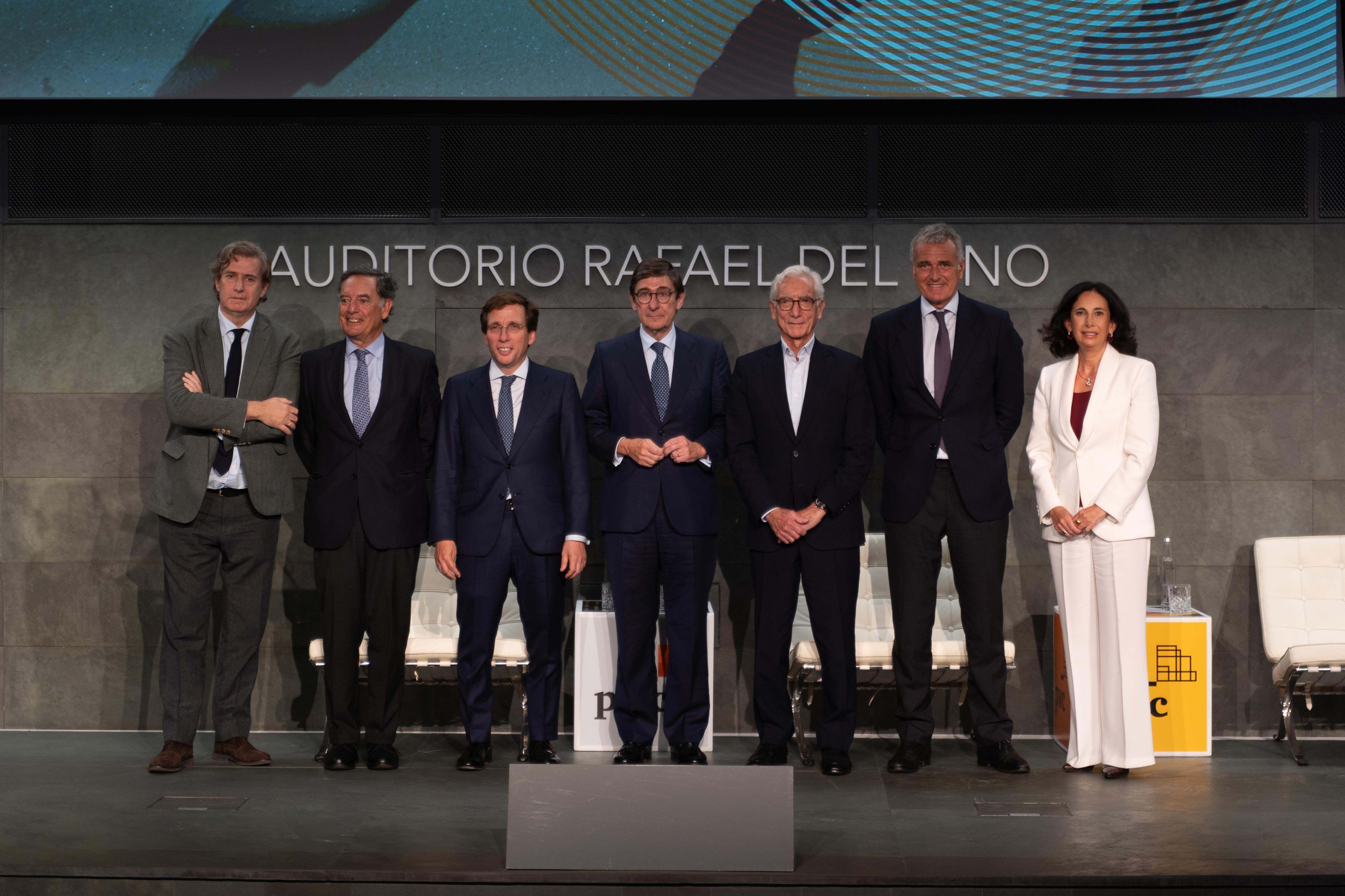 Foto de familia del aniversario de la Fundación PwC