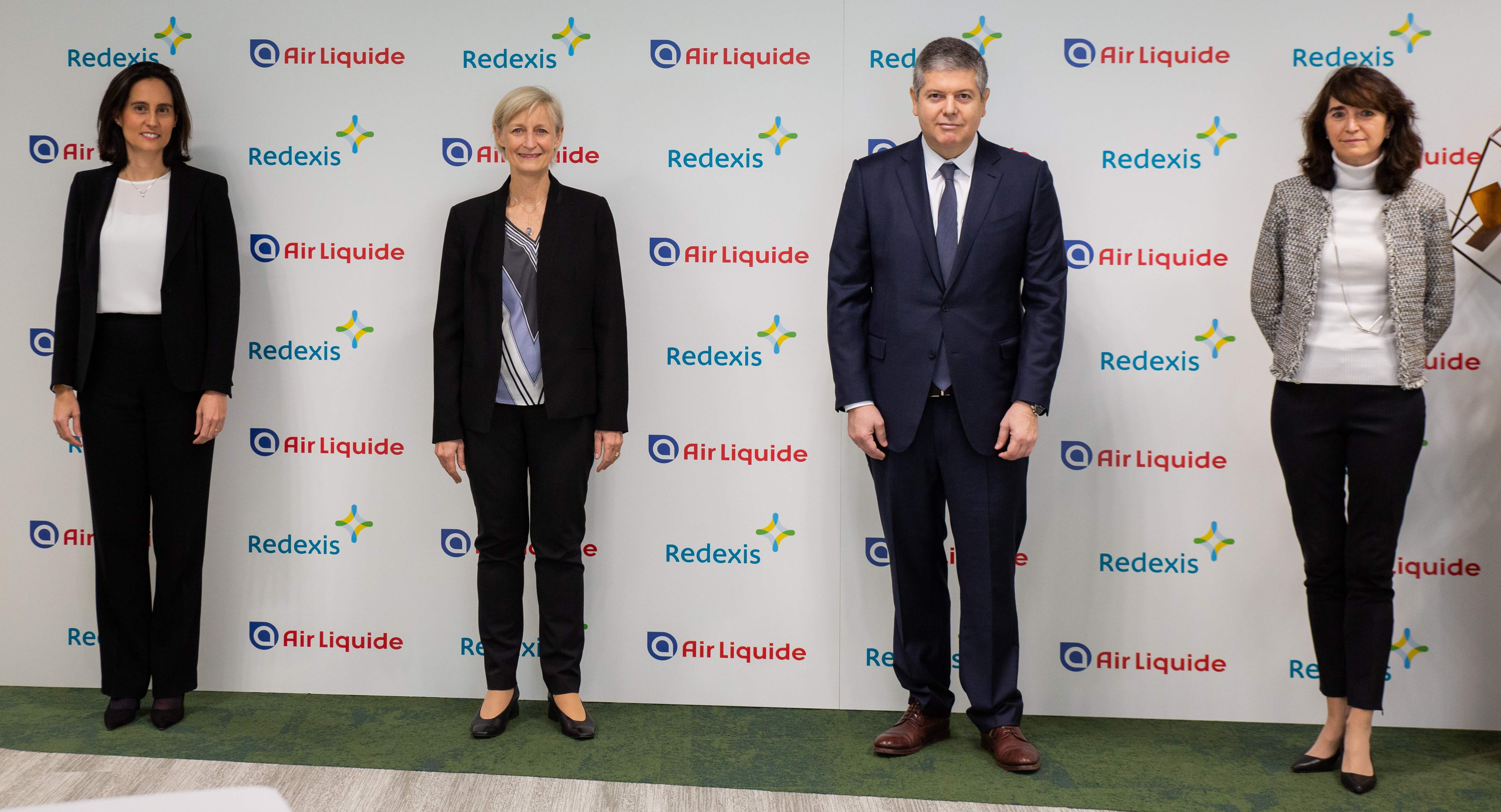 Cristina-avila-consejera-delegada-de-Redexis-Benecite-Levinson-Directora-General-de-Air-Liquide-Iberia-Fernando-Bergasa-presidente-de-Redexis-y-Teresa-Rasero-Presidenta-de-Air-Liquide-Espana..jpg