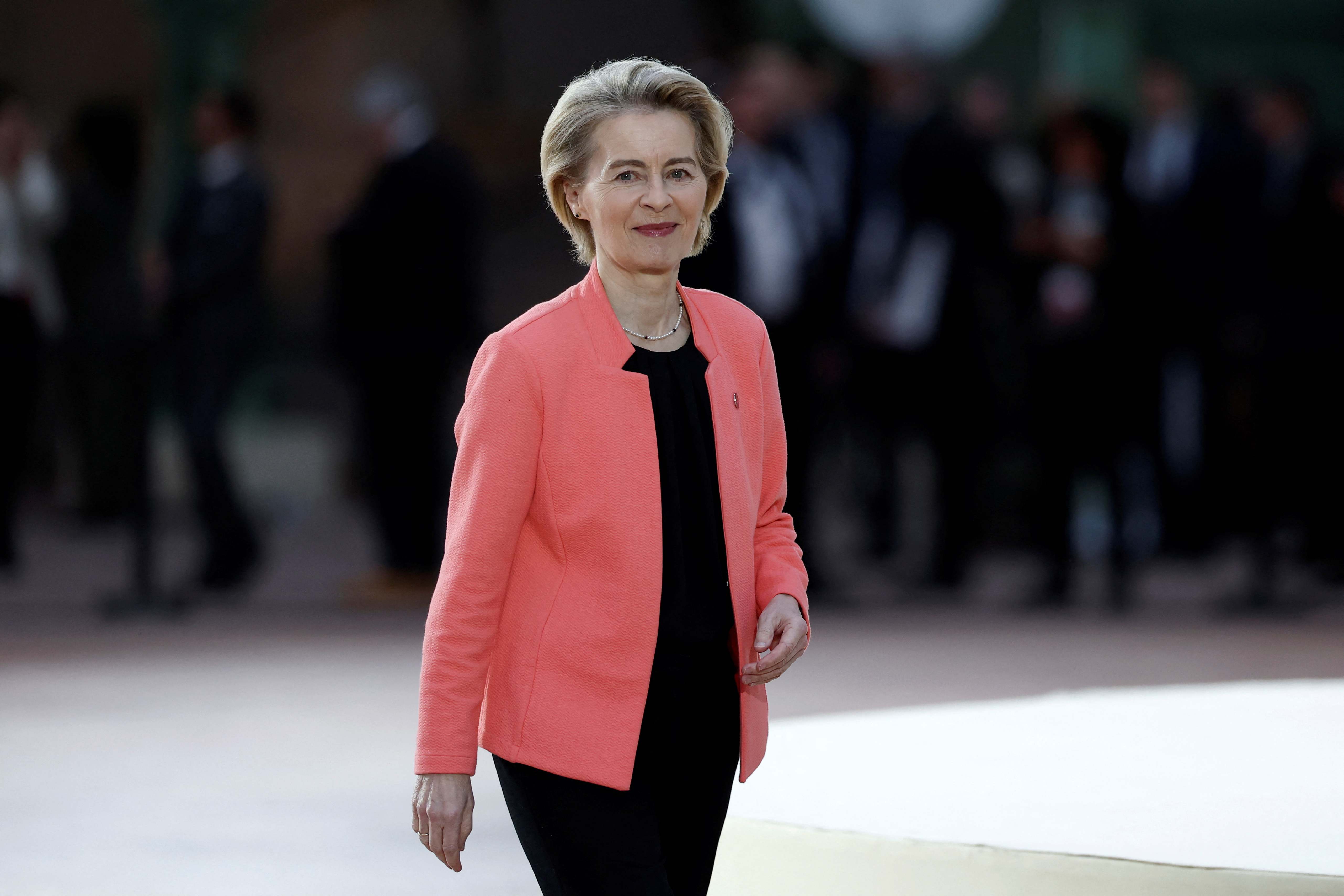 La presidenta de la Comisión Europea, Ursula von der Leyen, en un acto sobre inteligencia artificial este martes en París