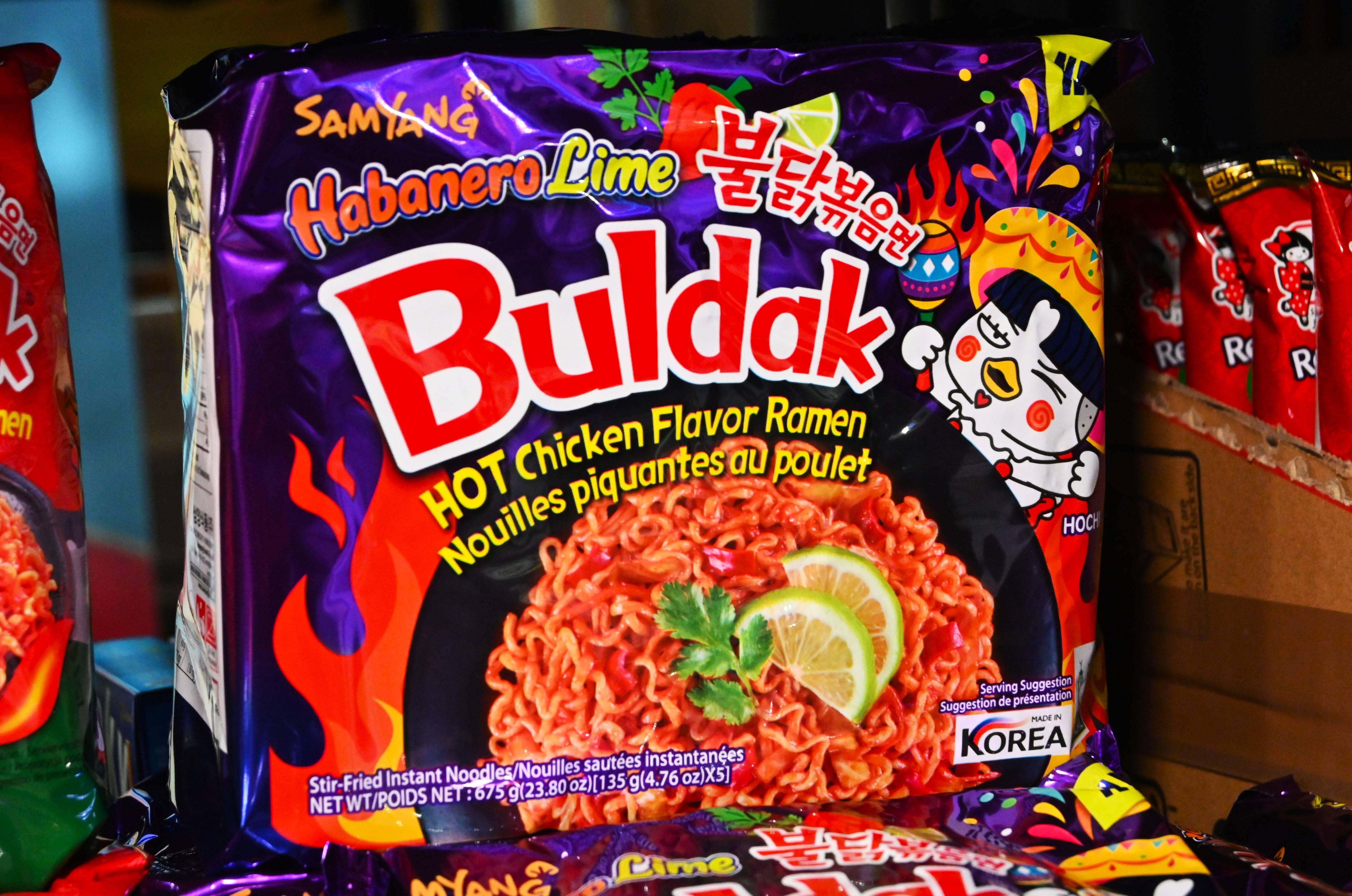 Una versión picante de los fideos buldak de Samyang. Foto: Alamy