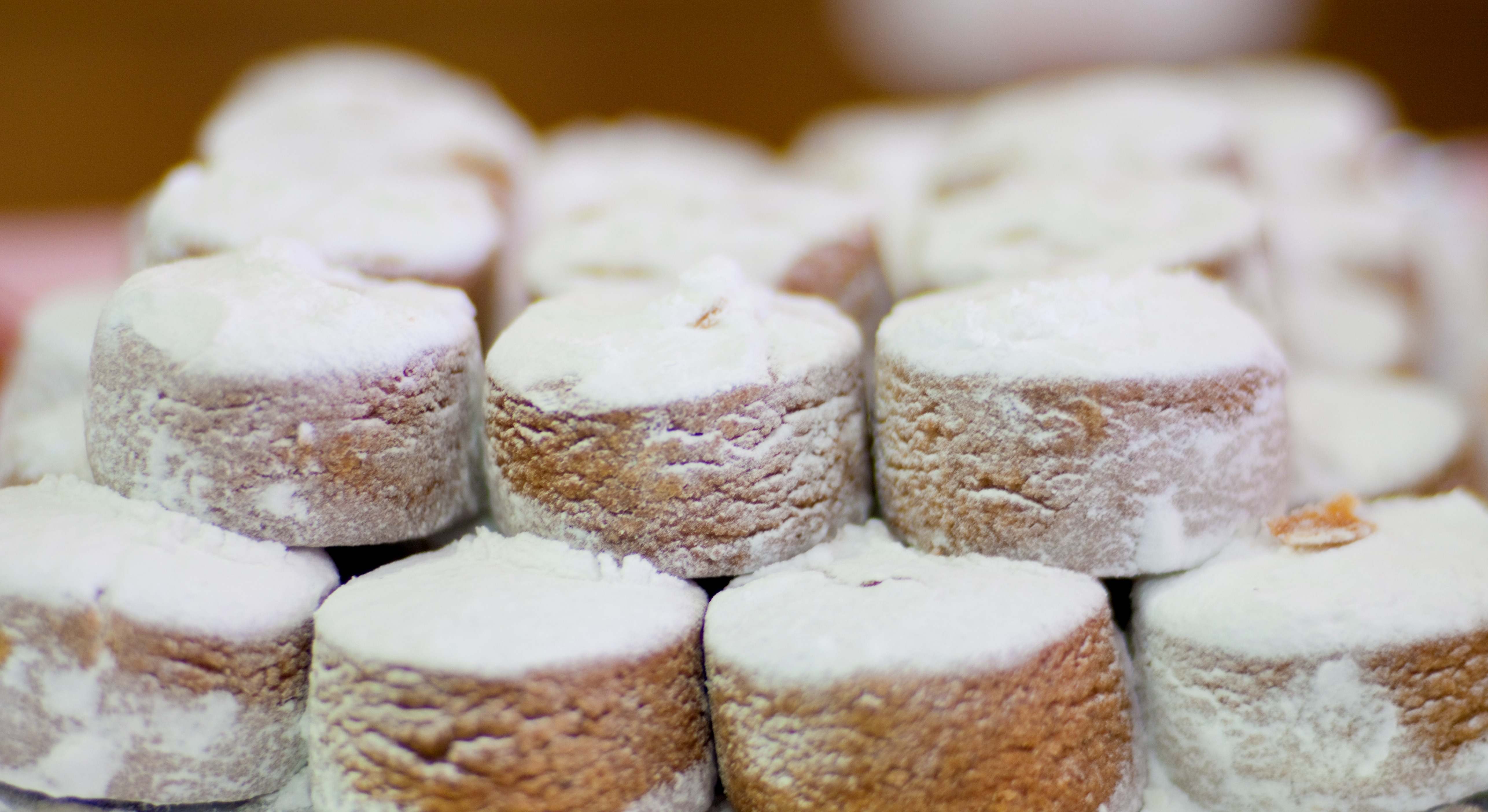 Una bandeja de polvorones