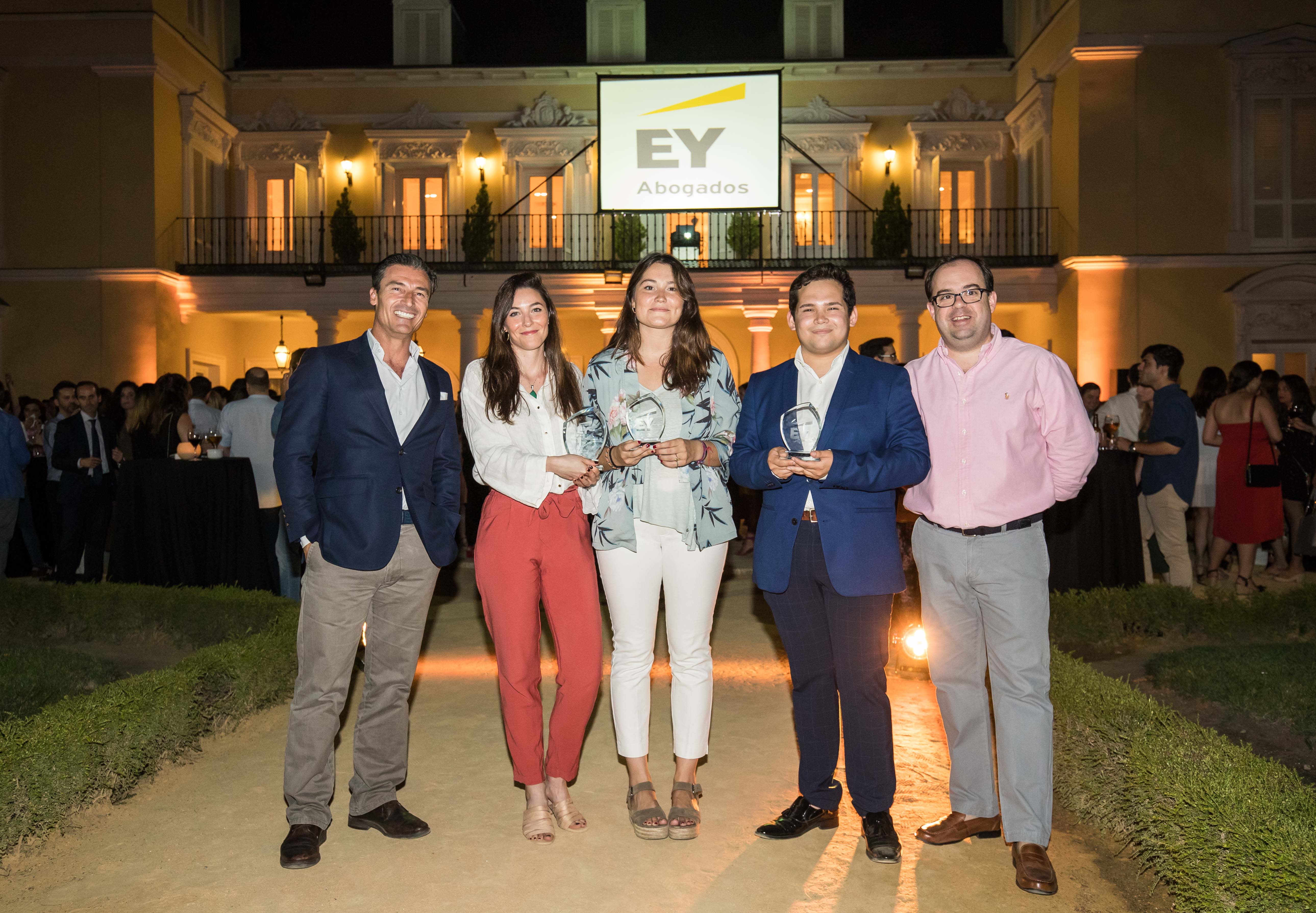 Finalistas-y-ganadora-YTPY_EY.jpg