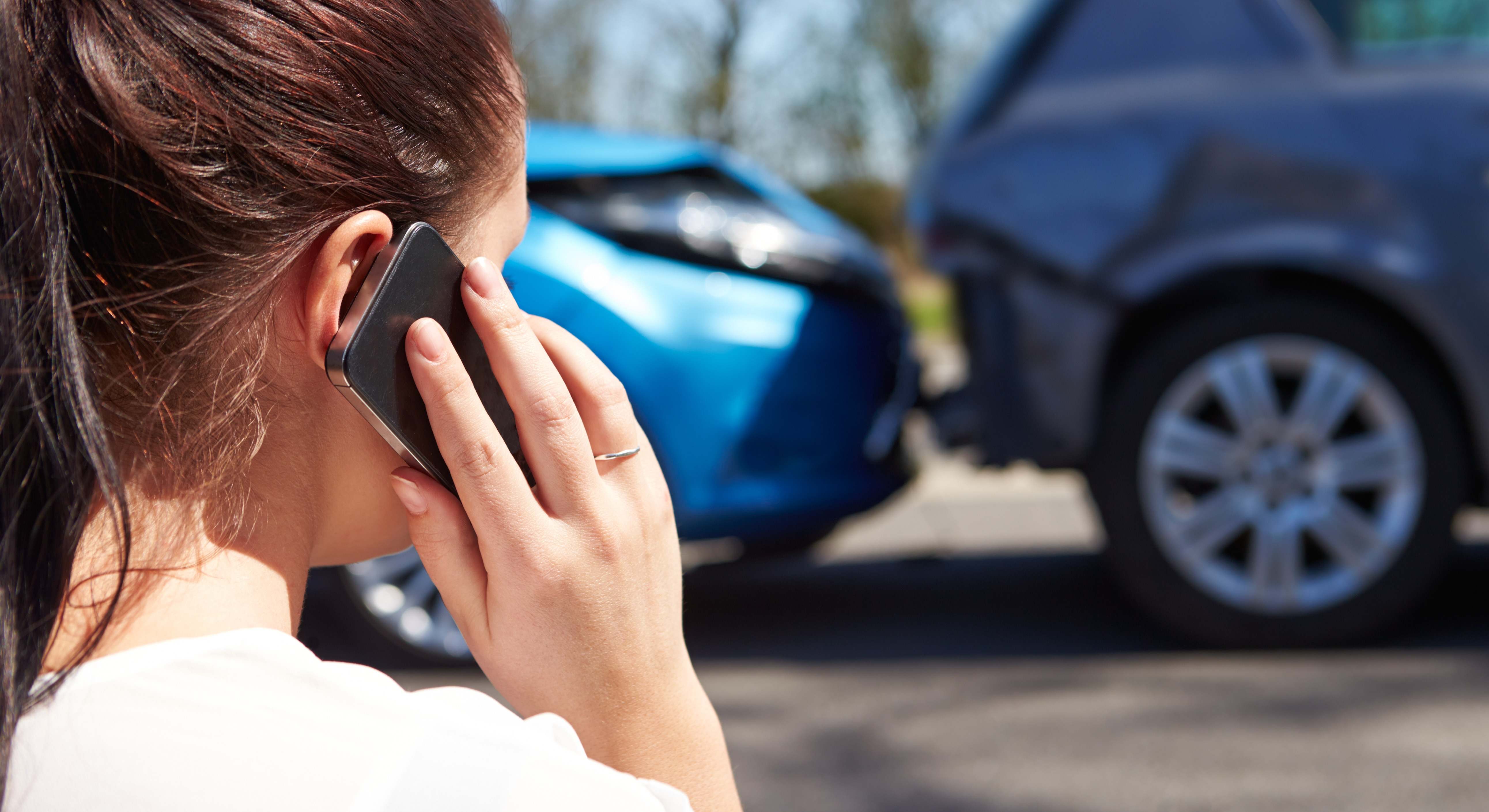 Una mujer sufre un accidente de tráfico
