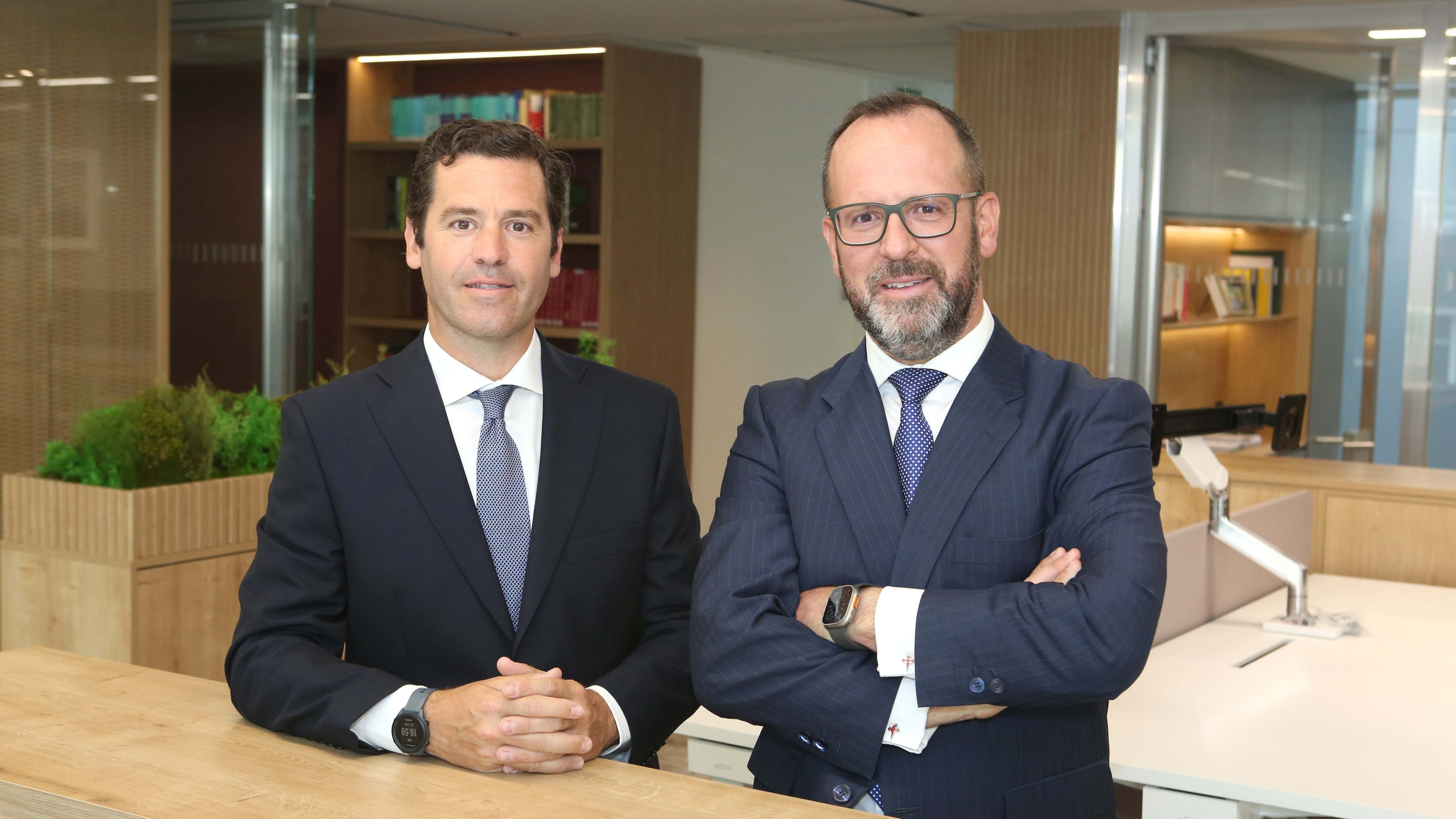 Pablo García-Nieto e Ignacio Paz, responsables del área de Energía e Infraestructuras de White & Case en Madrid.