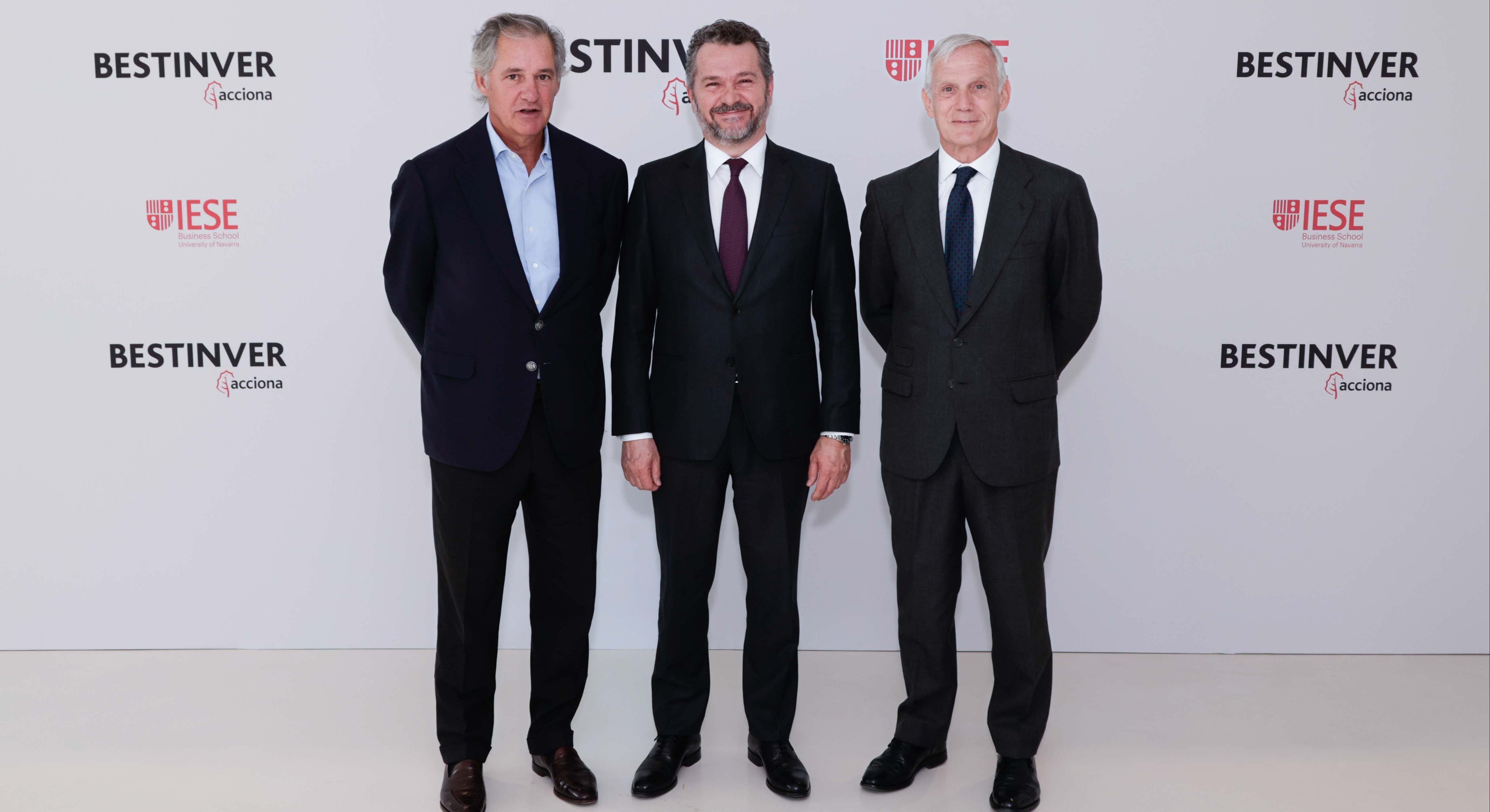 Enrique Pérez-Pla (Bestinver), Rodrigo Buenaventura (CNMV) y José Luis Suárez (IESE).