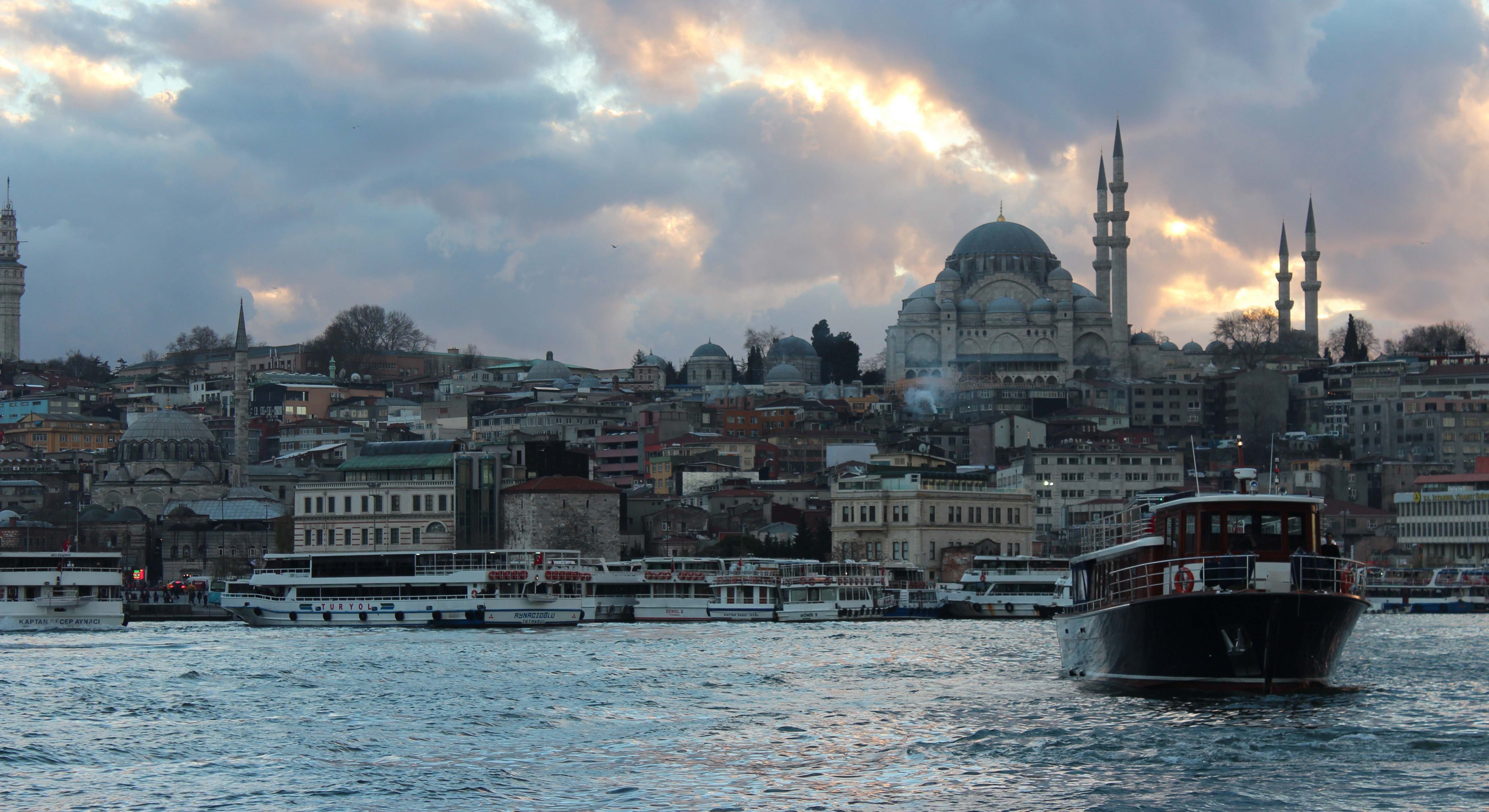 La excepcional ubicación de Turquía, estratégicamente situada entre Asia, Europa y África, ofrece una conectividad global inigualable