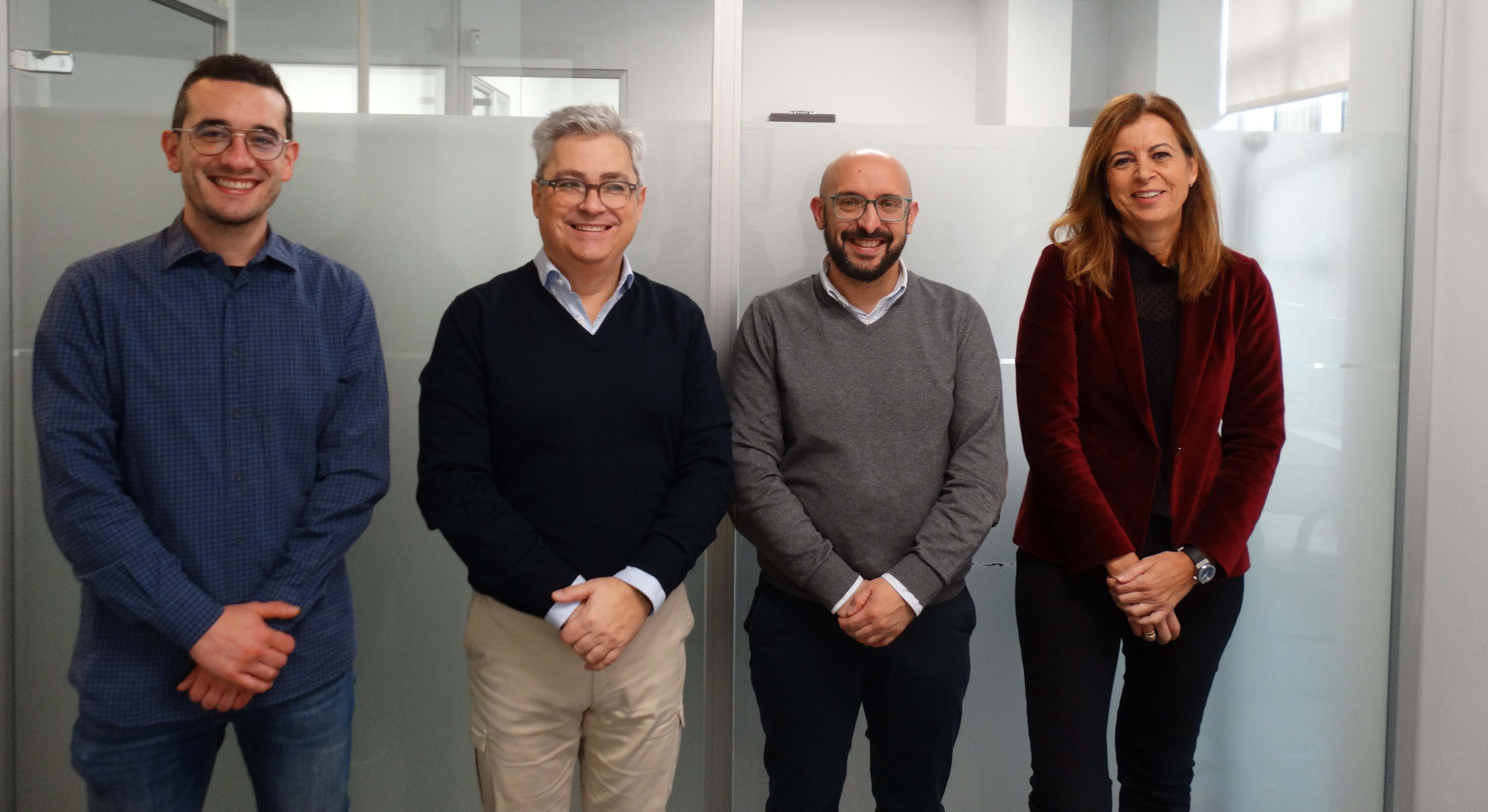 Responsables de Cofides y Greening tras el acuerdo.
