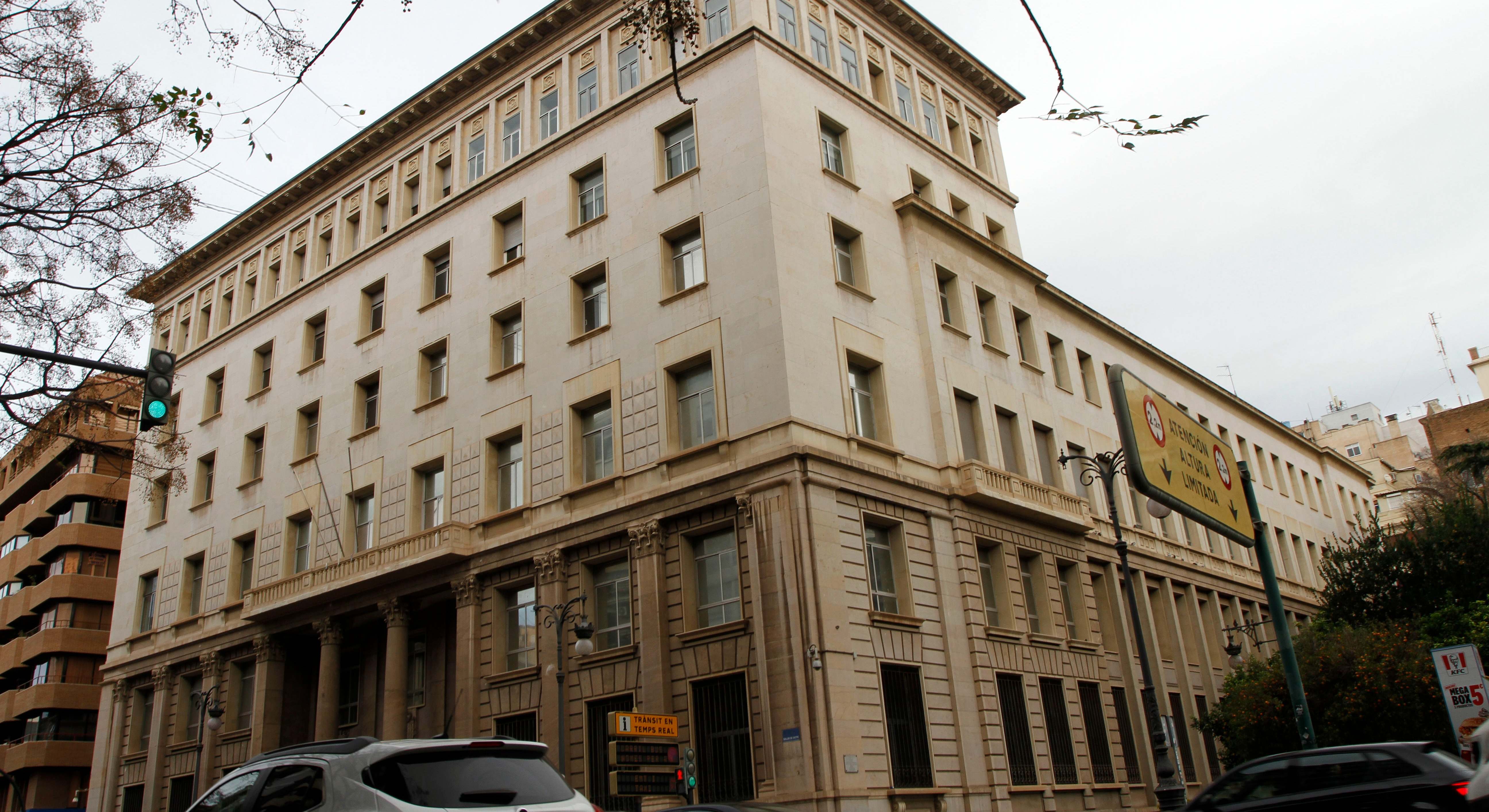 El edificio que ha albergado la sede de la Agencia Tributaria en Valencia durante décadas.