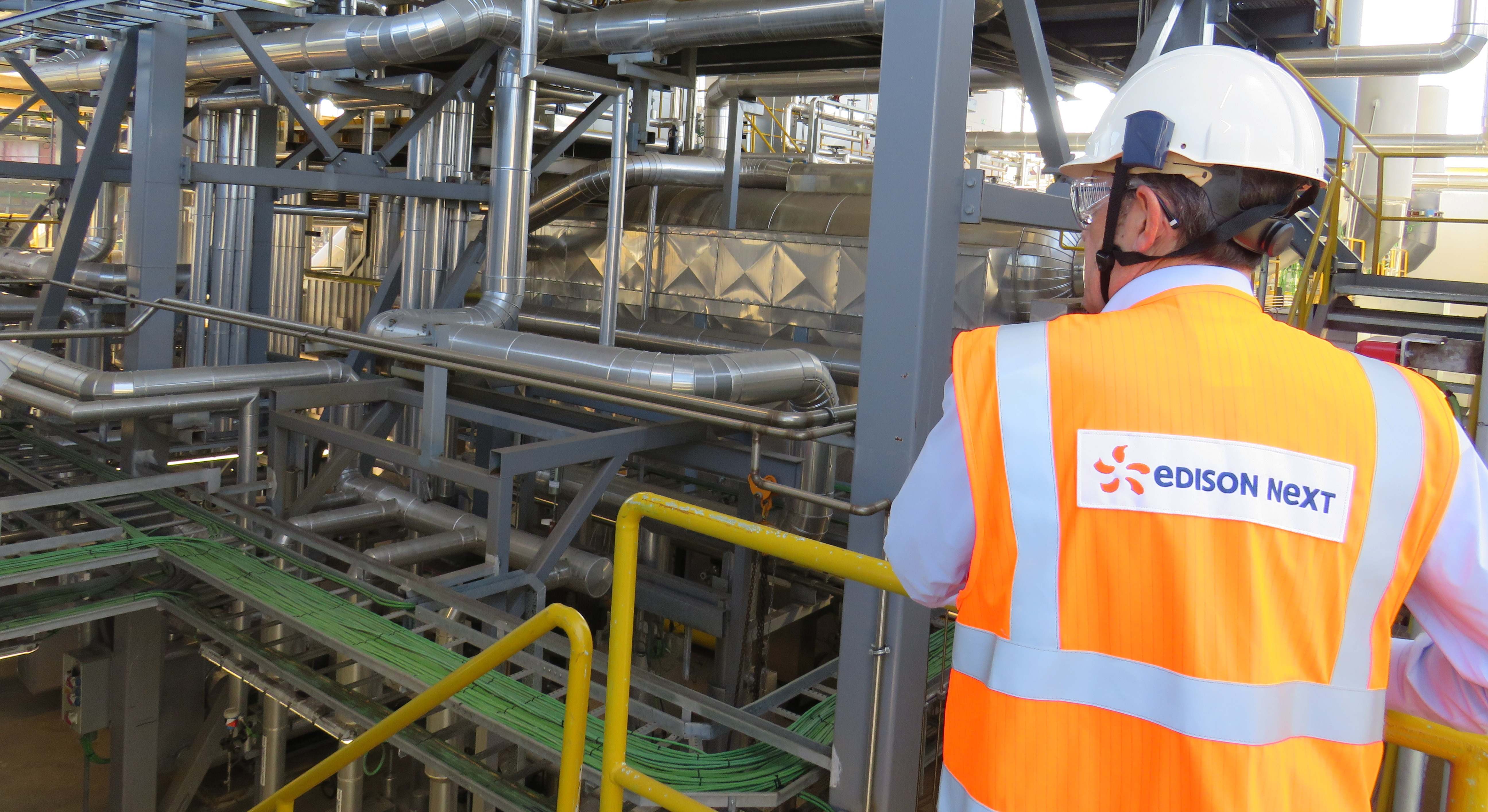 Operario de Edison Next en la planta de Arcelor. 