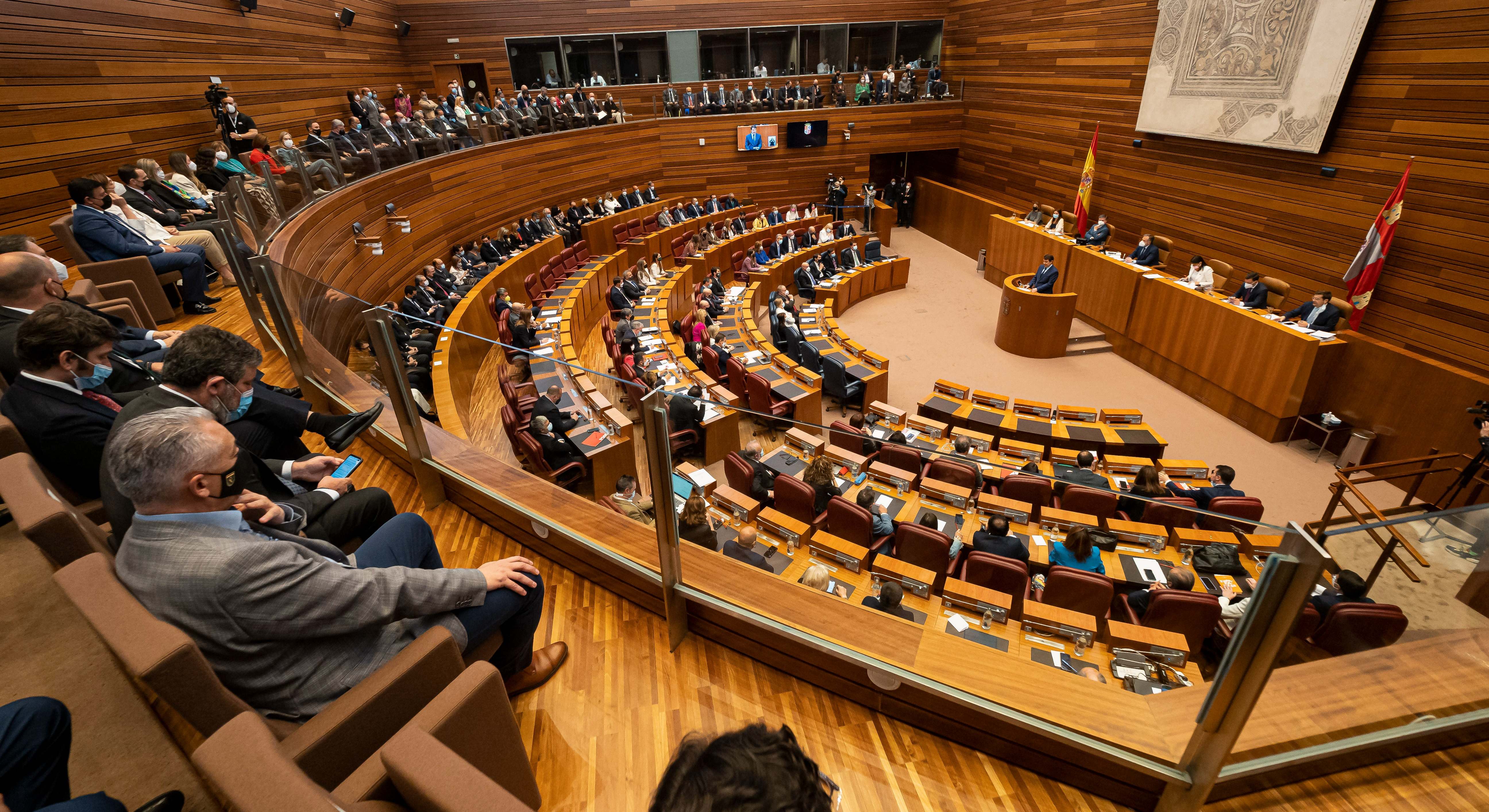 Pleno de las Cortes de Castilla y León. Toma posesión Mañueco