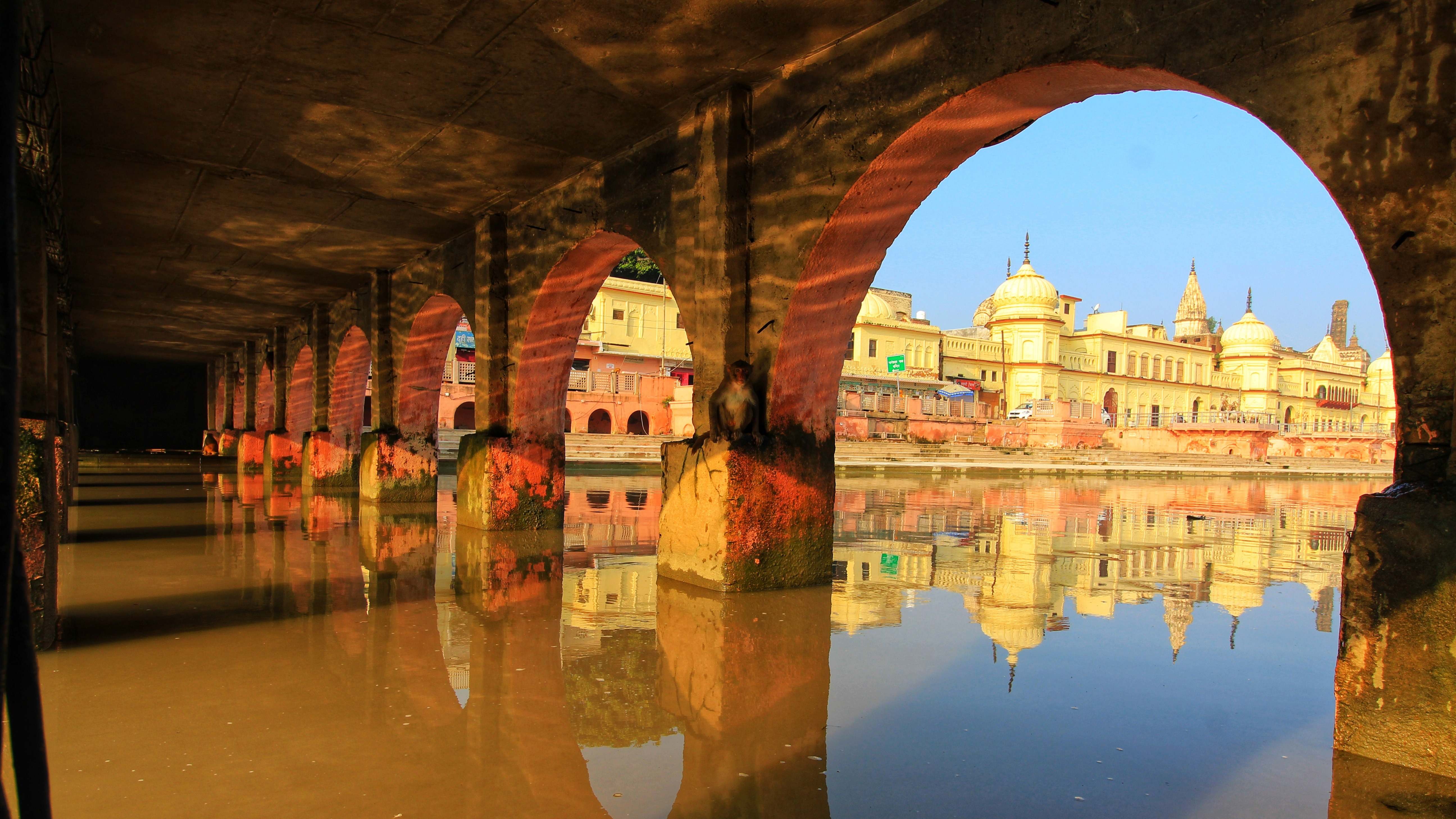 Vista desde un puente de la ciudad de Ayodhya (India). Foto: iStock