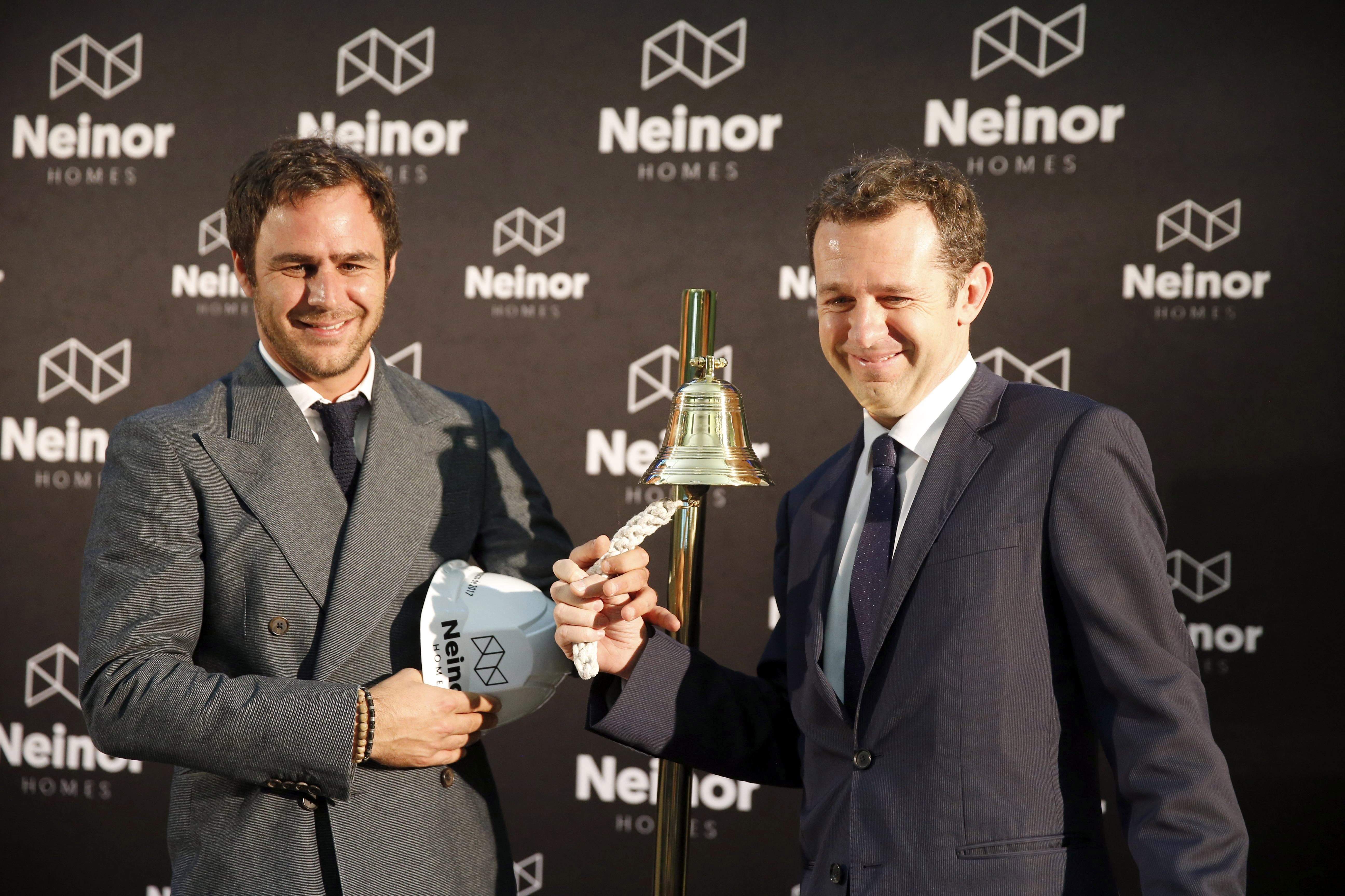 Juan Pepa y Juan Velayos durante el toque de campana de Neinor Homes
