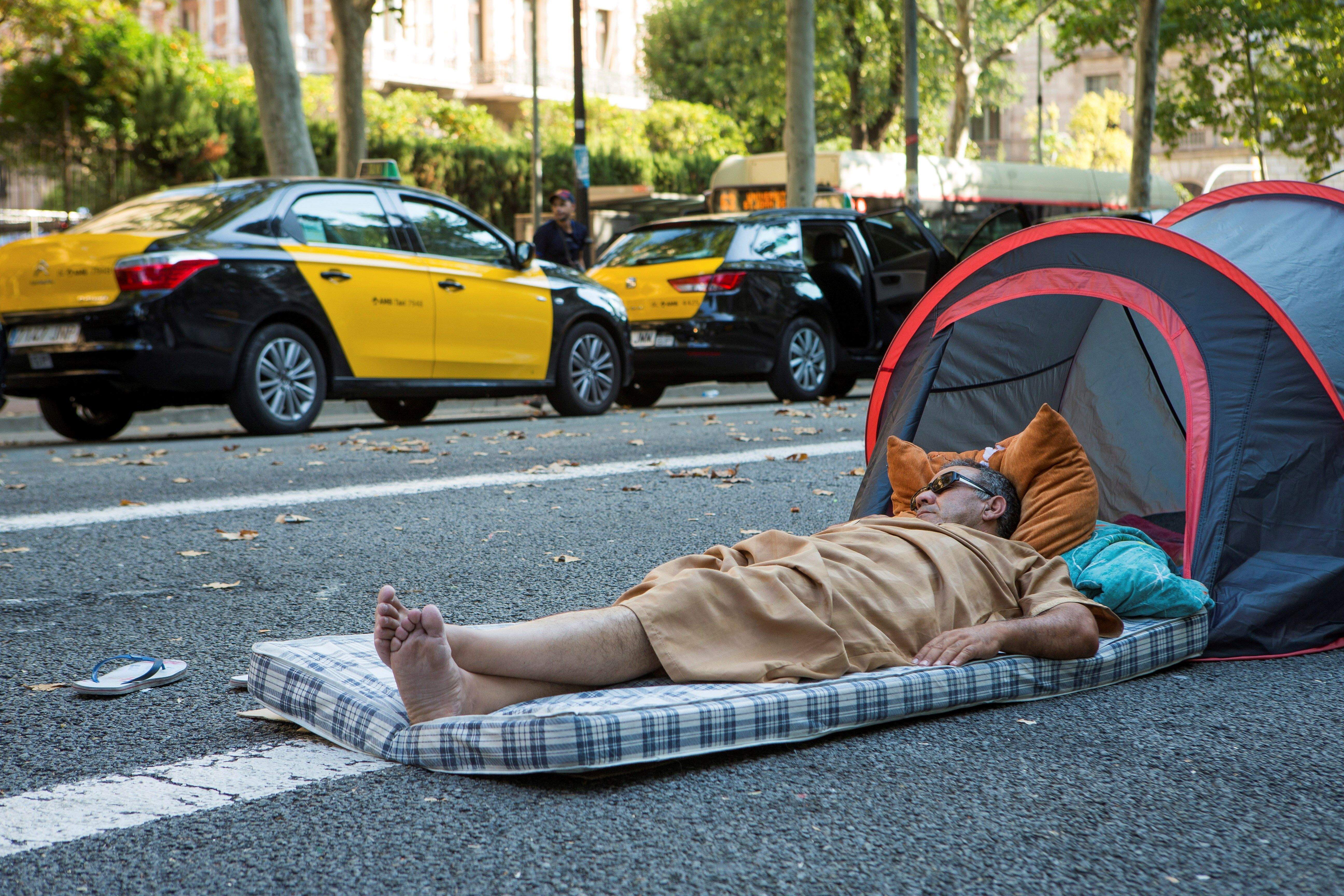 taxi-barcelona-acampado.jpg