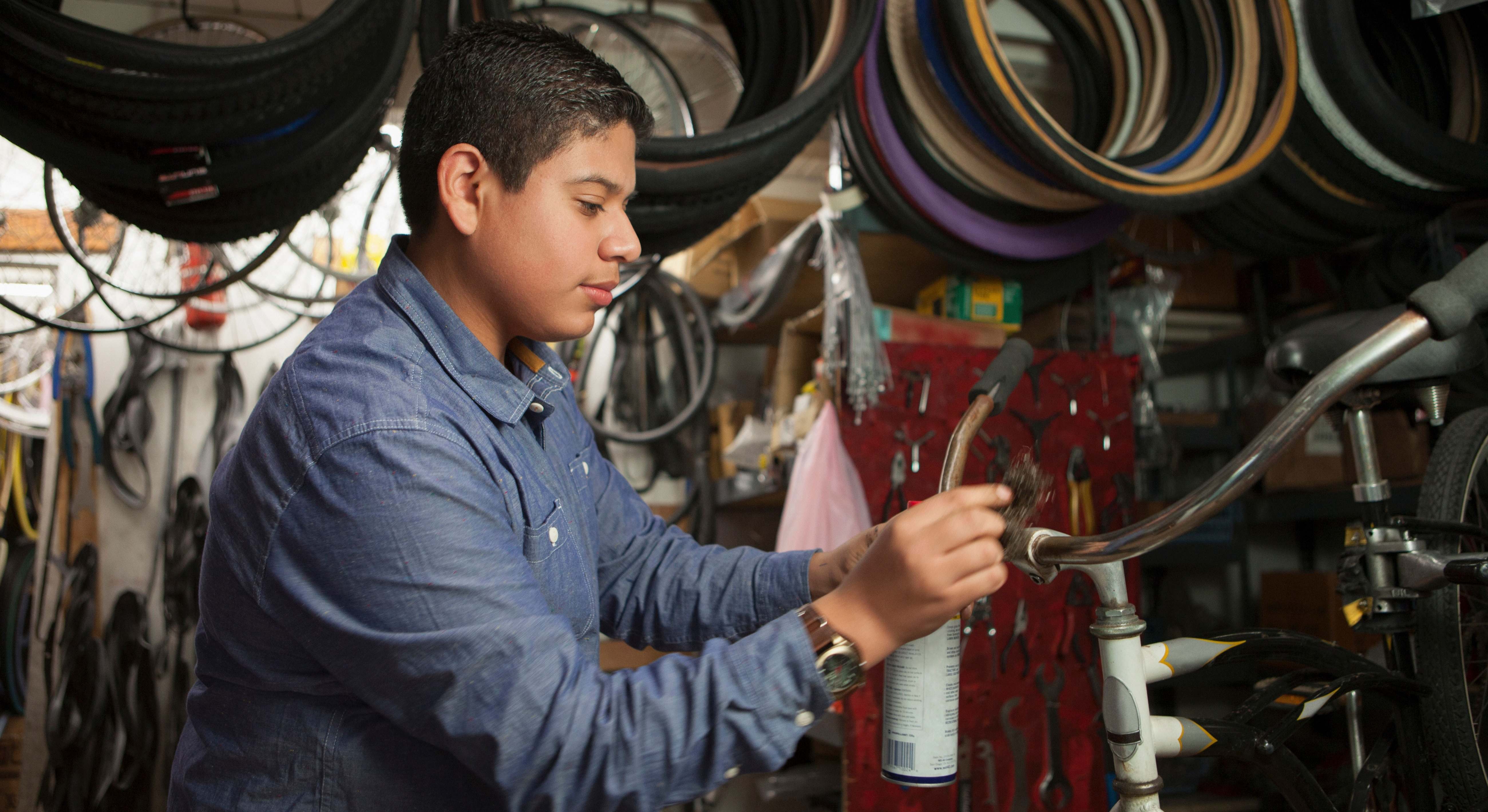 Trabajador en un taller