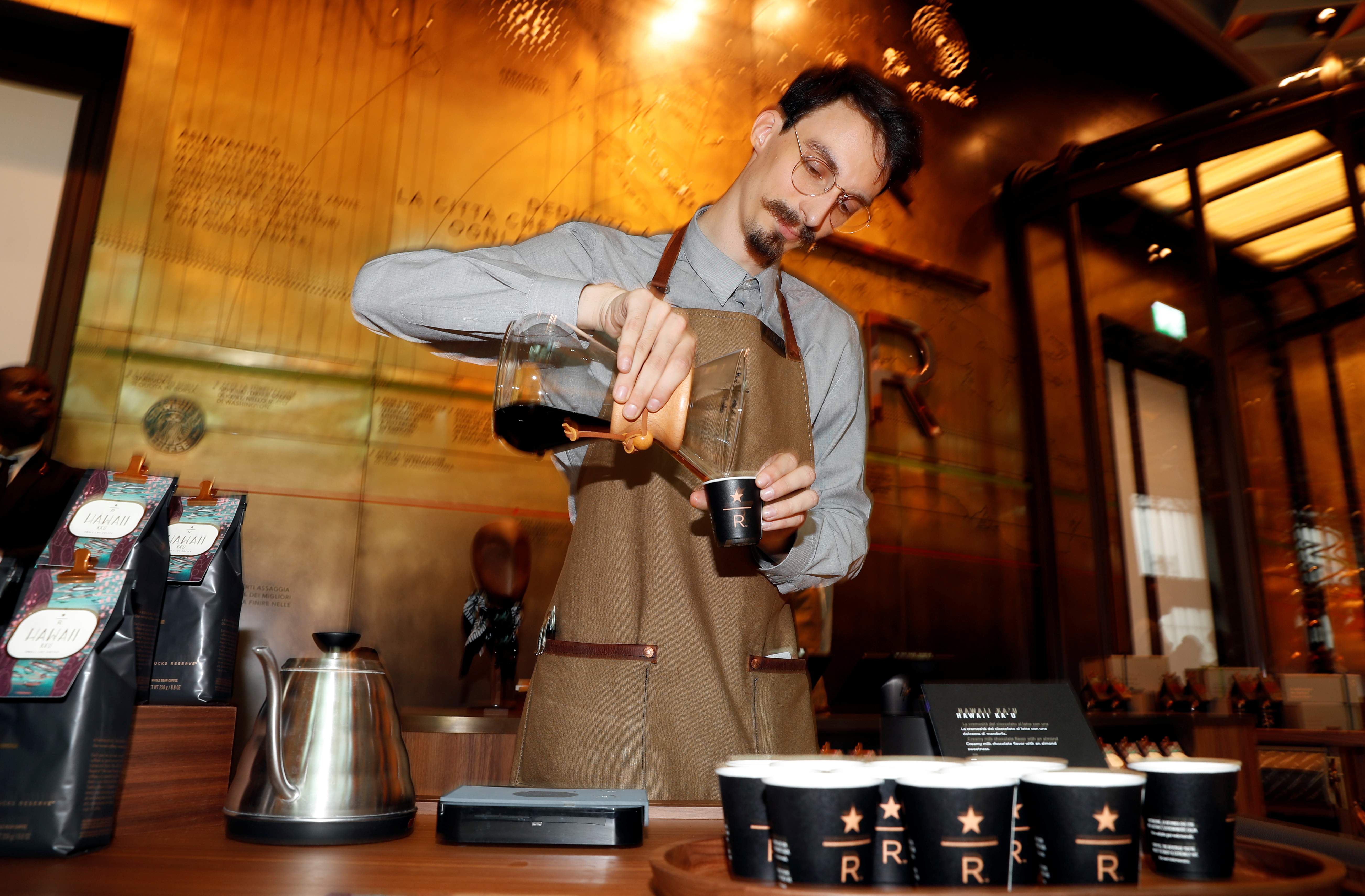 Starbucks-milan-3.jpg
