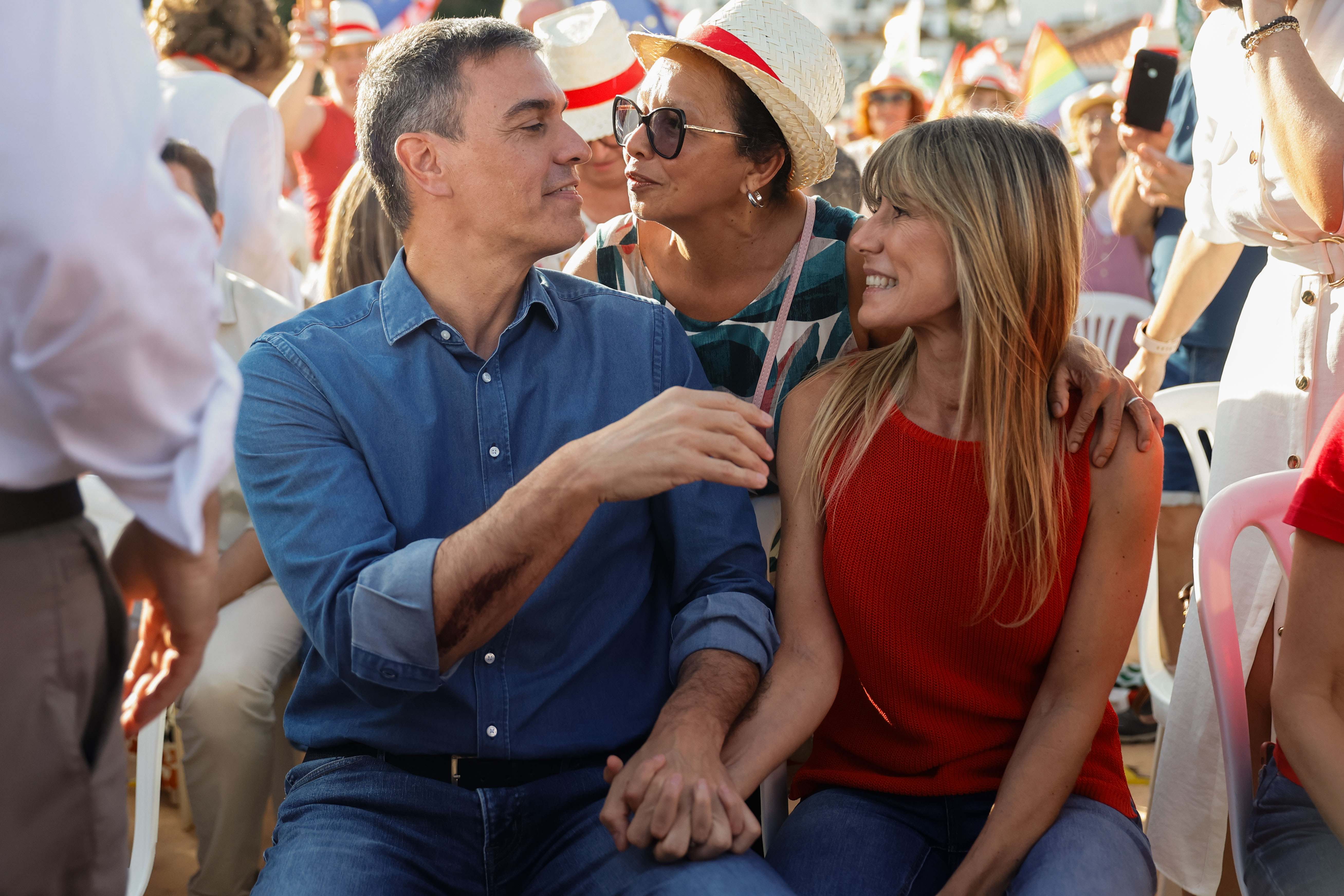 Pedro Sánchez y Begoña Gómez en un acto del PSOE