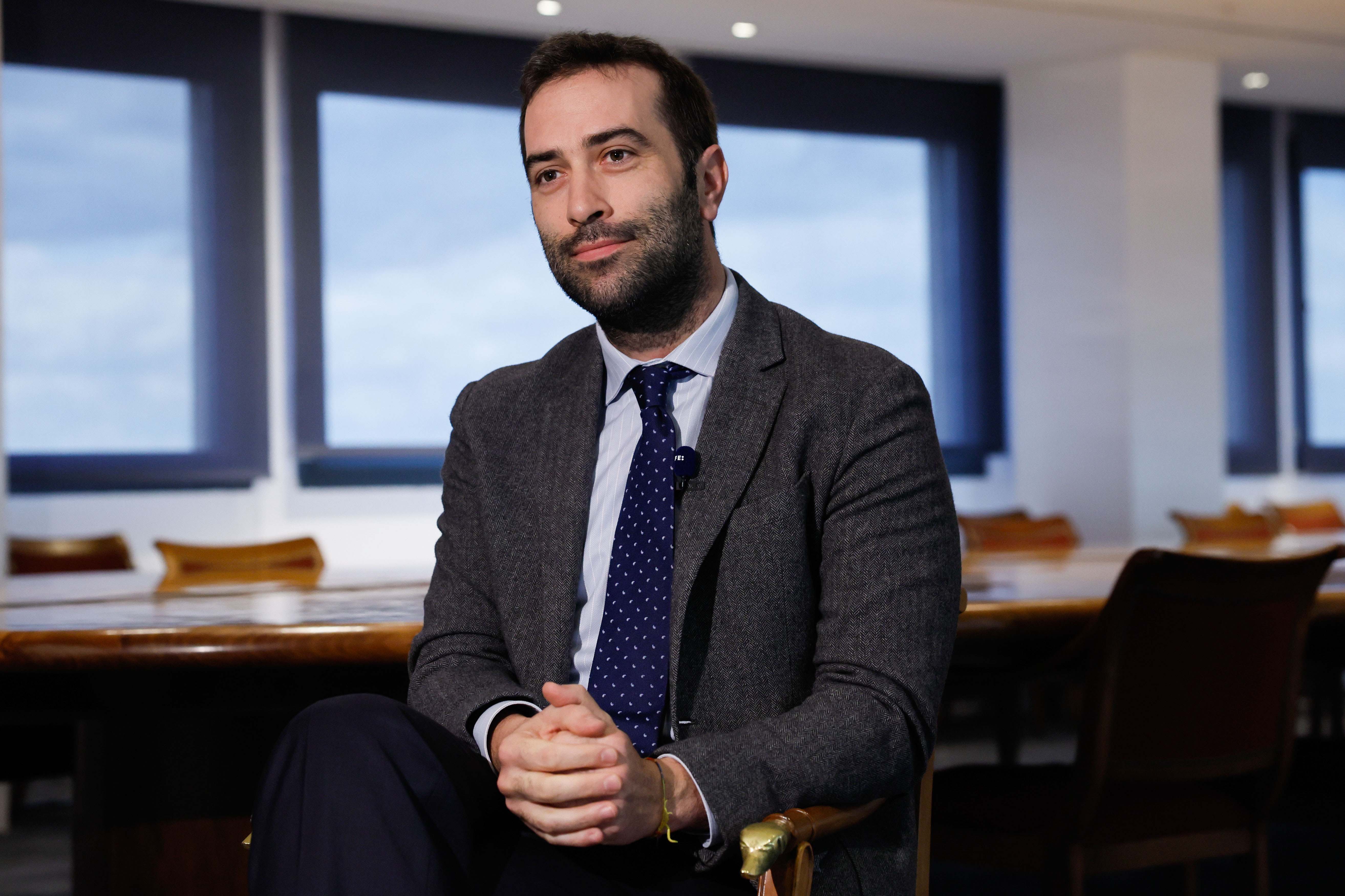El ministro de Economía, Comercio y Empresa, Carlos Cuerpo, ofrece una entrevista a la agencia EFE en la que asegura que hay "avances positivos" en las negociaciones con agentes sociales y políticos para aprobar la reforma del subsidio de desempleo, y no
