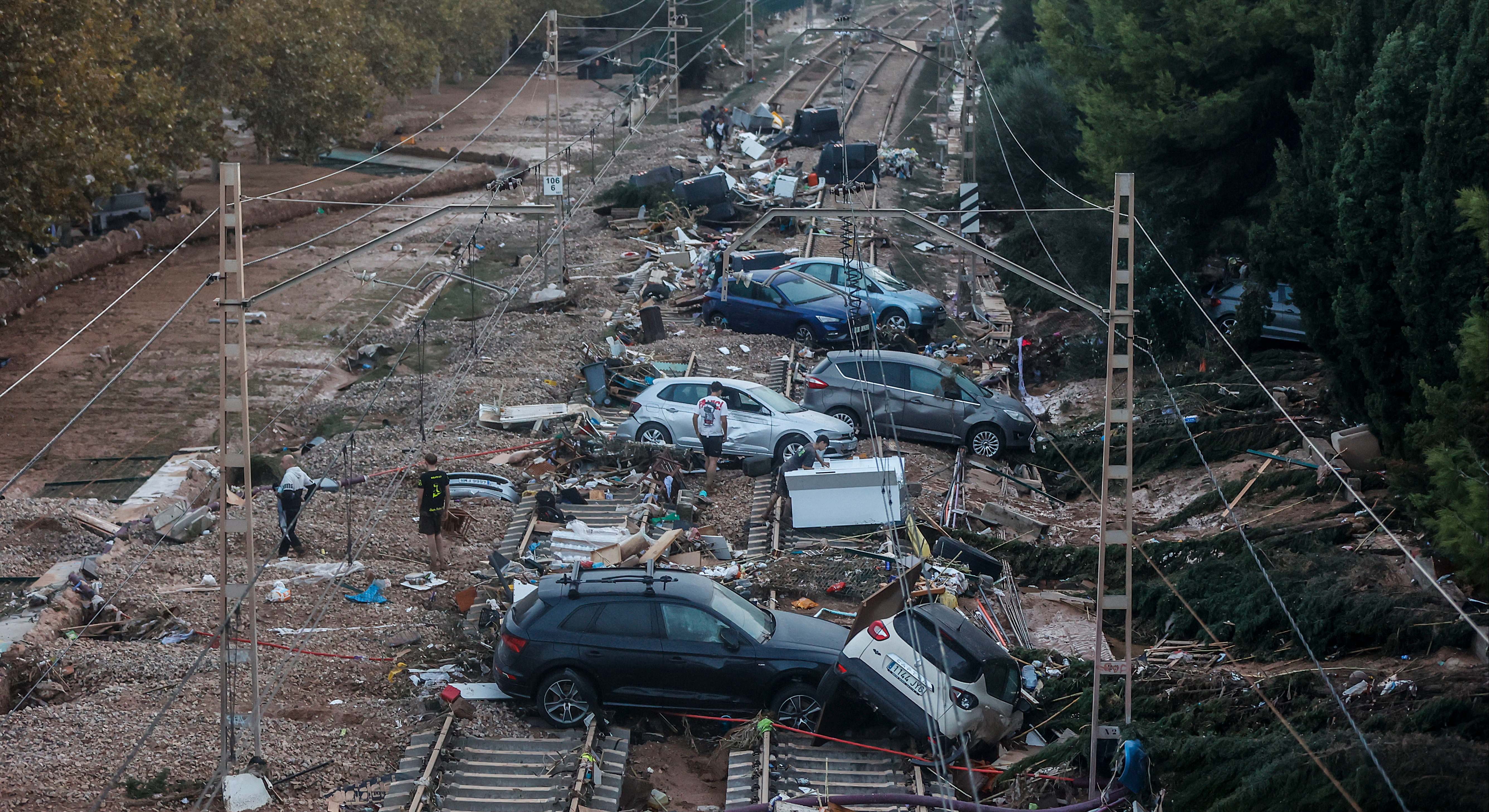 Coches arrastrados por la DANA de Valencia.