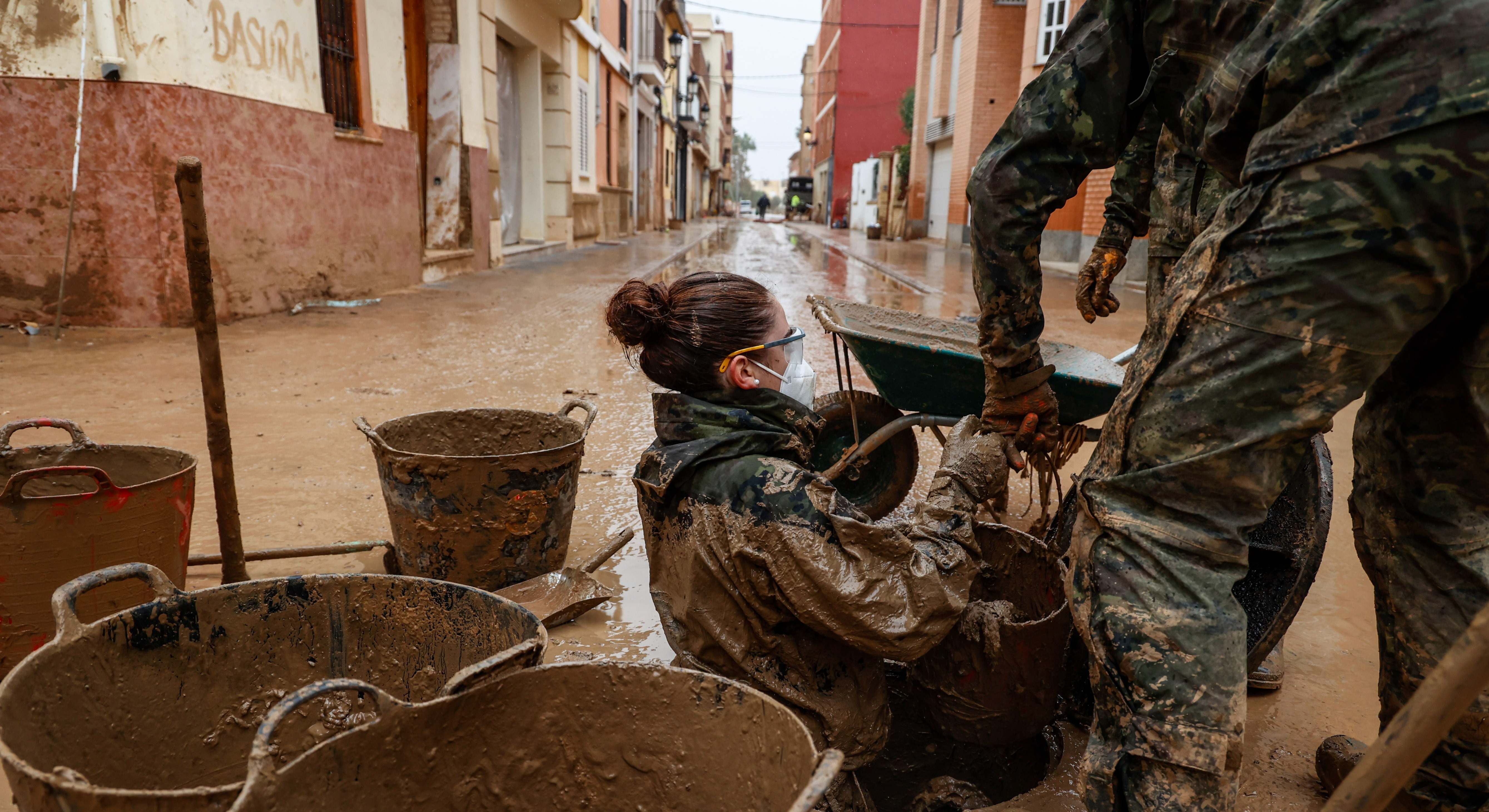 Militares trabajando durante la DANA. Foto: Rober Solsona / EP.