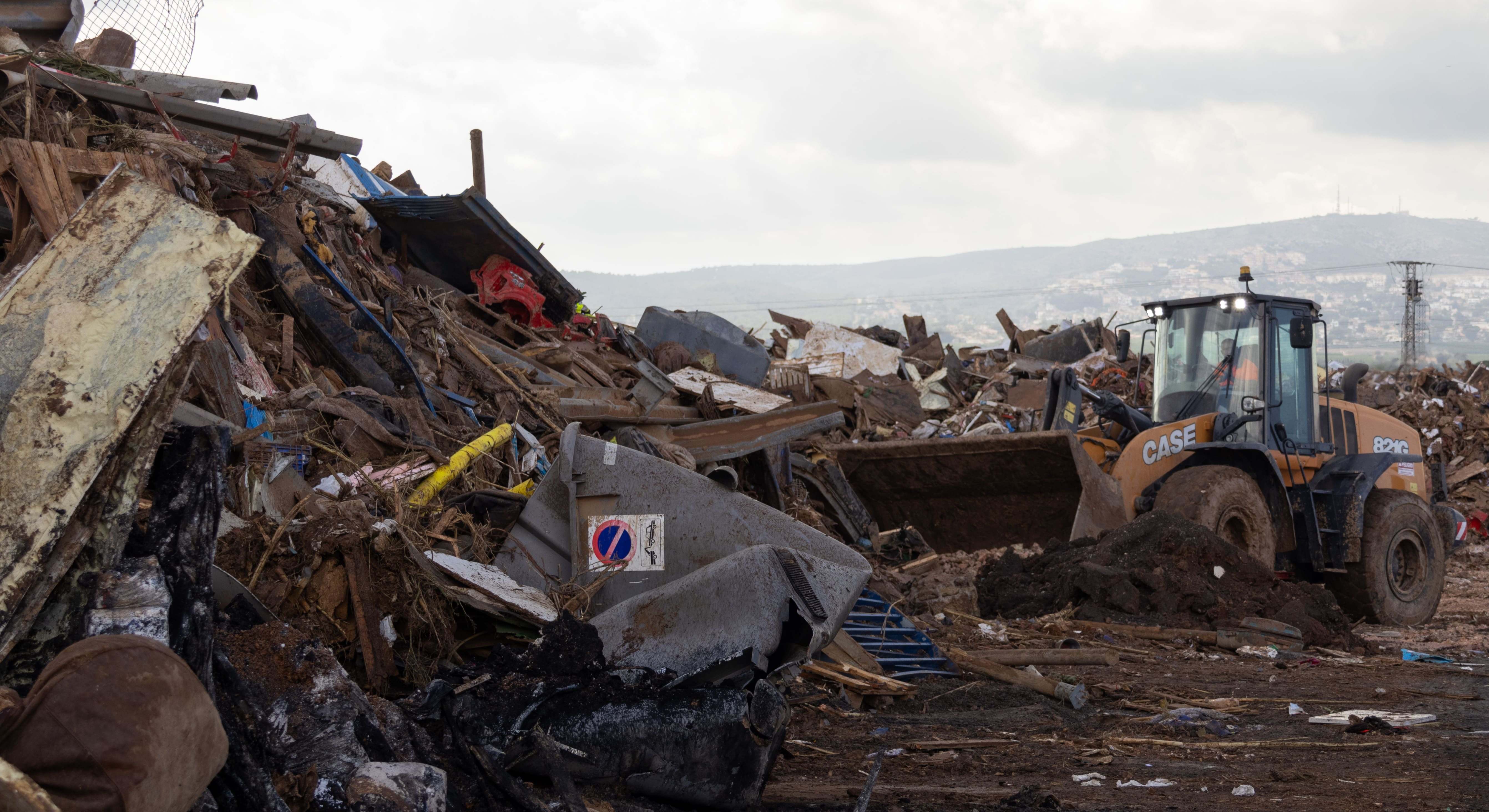 Una campa con restos de los destrozos de la DANA en la 'zona cero'.