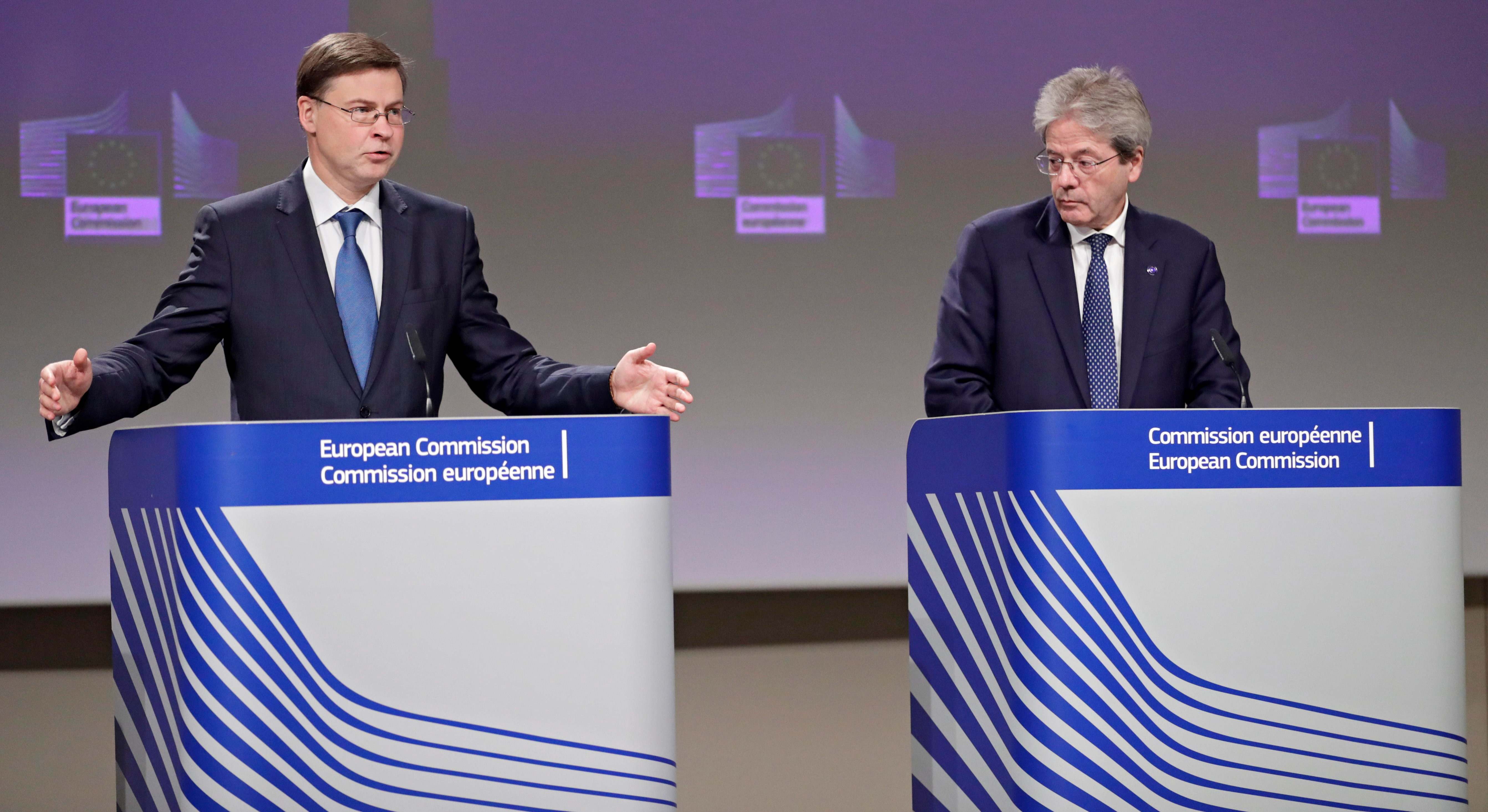 El vicepresidente económico de la Comisión Europea, Valdis Dombrovkis y el comisario de Economía, Paolo Gentiloni.