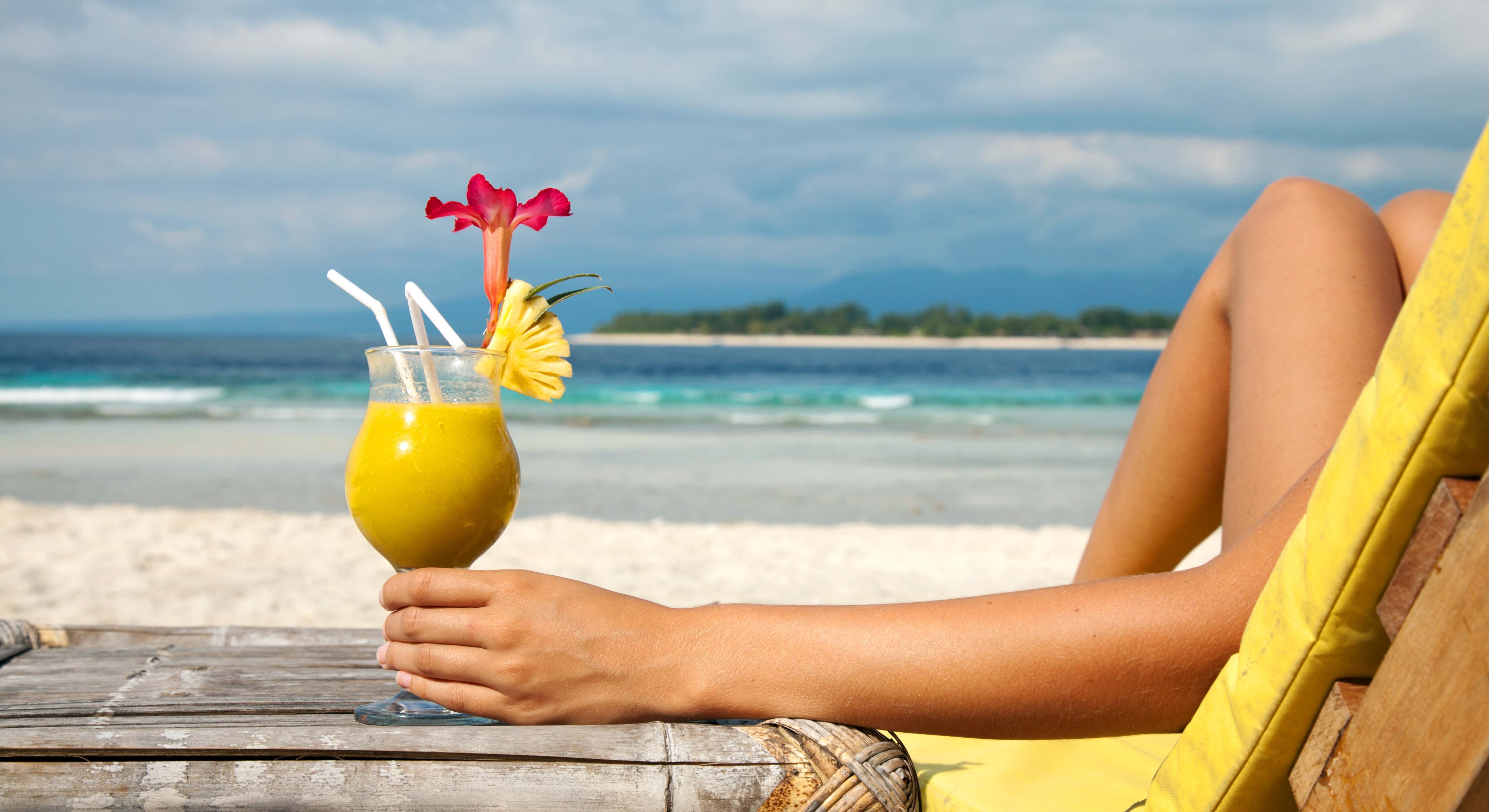 Una mujer en la playa