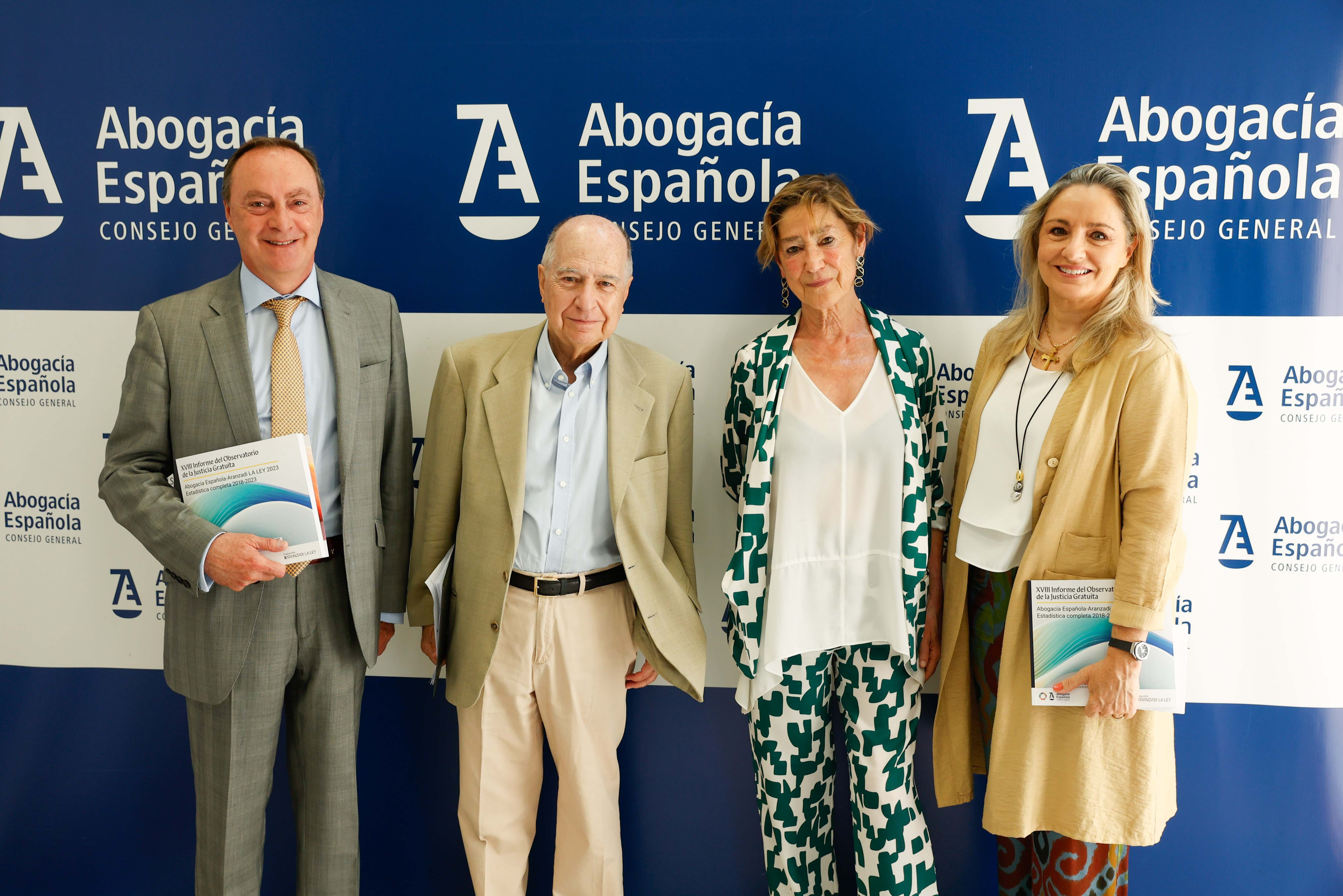 Antonio Morán (Abogacía), José Juan Toharia (Metroscopia), Victoria Ortega (Abogacía) y Cristina Sancho (Fundación Aranzadi LA LEY)