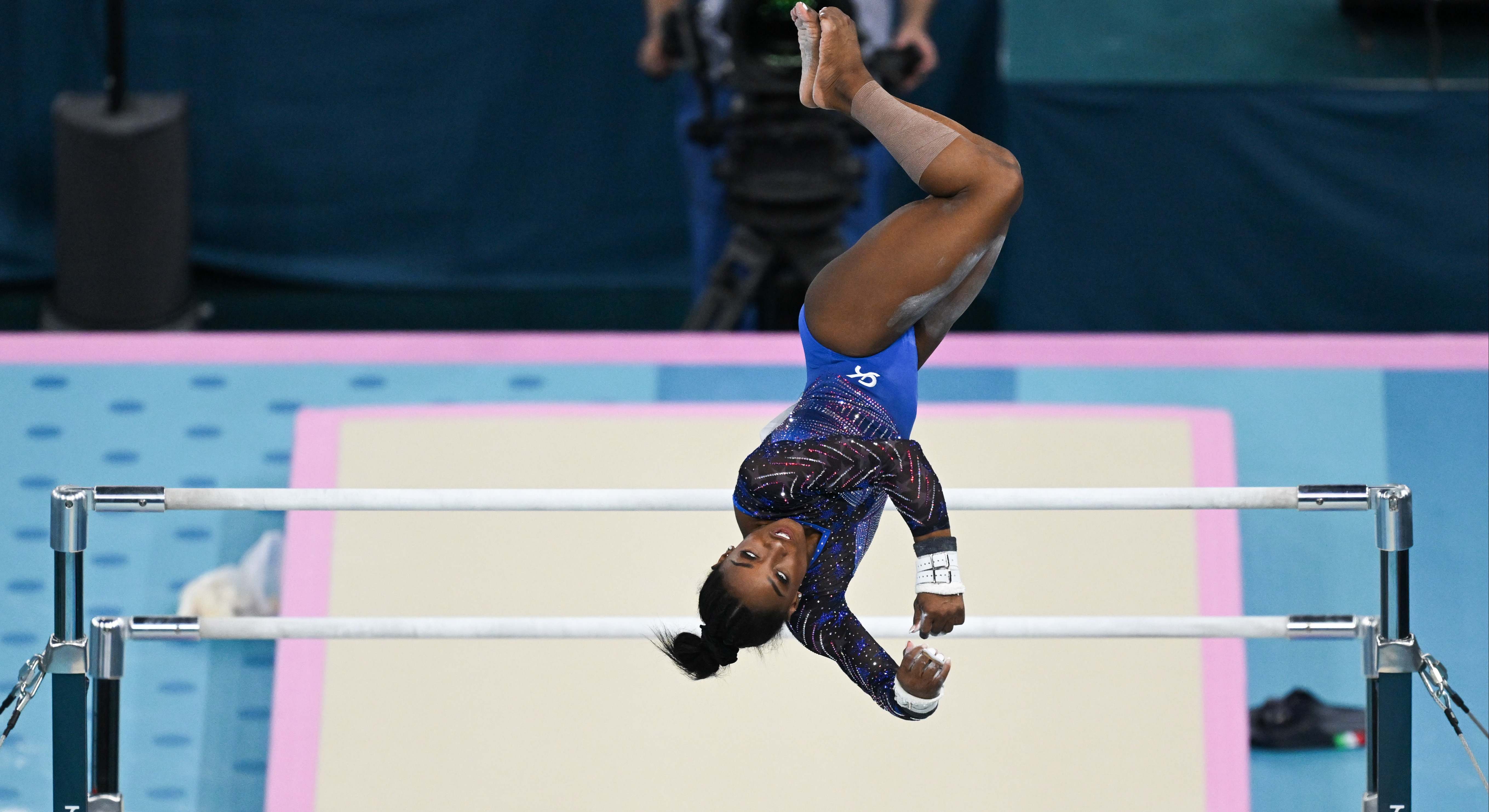 Simone Biles en las barras asimétricas durante los Juegos Olímpicos 2024. / Foto: EP