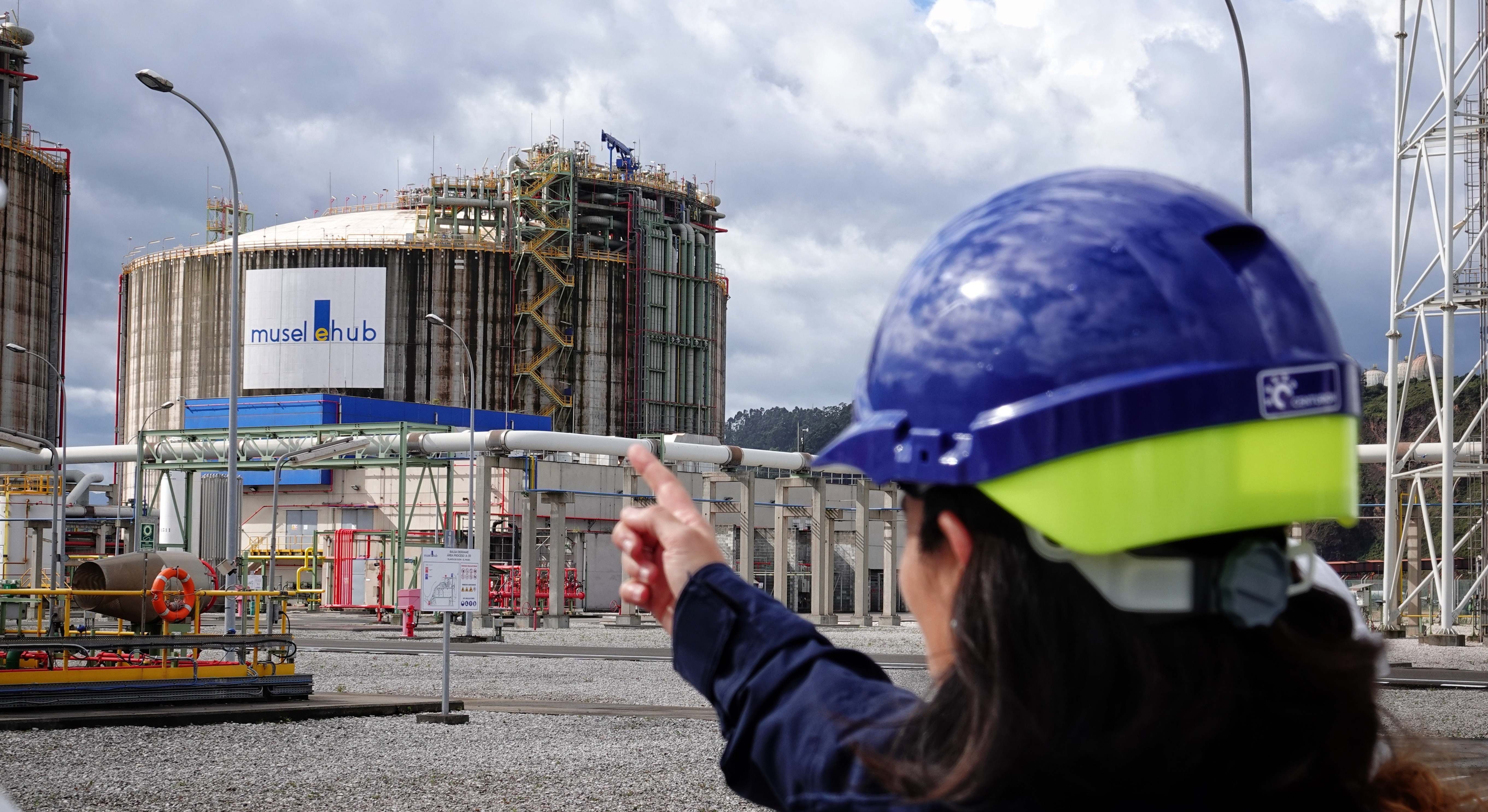 Planta de Musel E-Hub en el Puerto de Gijón, un hub energético que integra hidrógeno renovable. / Xuan Cueto (Europa Press)