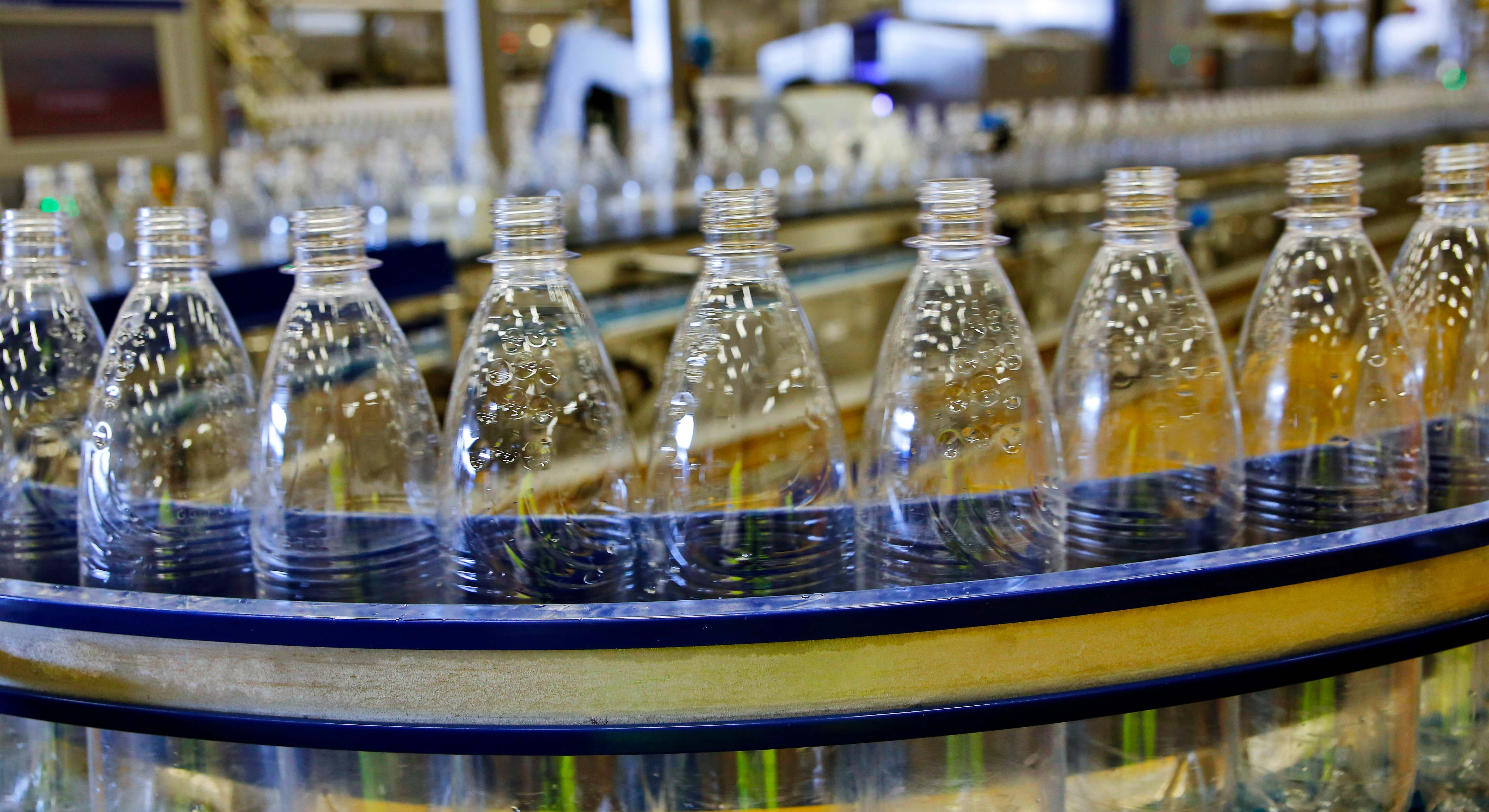 El 100% de las botellas de agua mineral que se venden en España son reciclables.