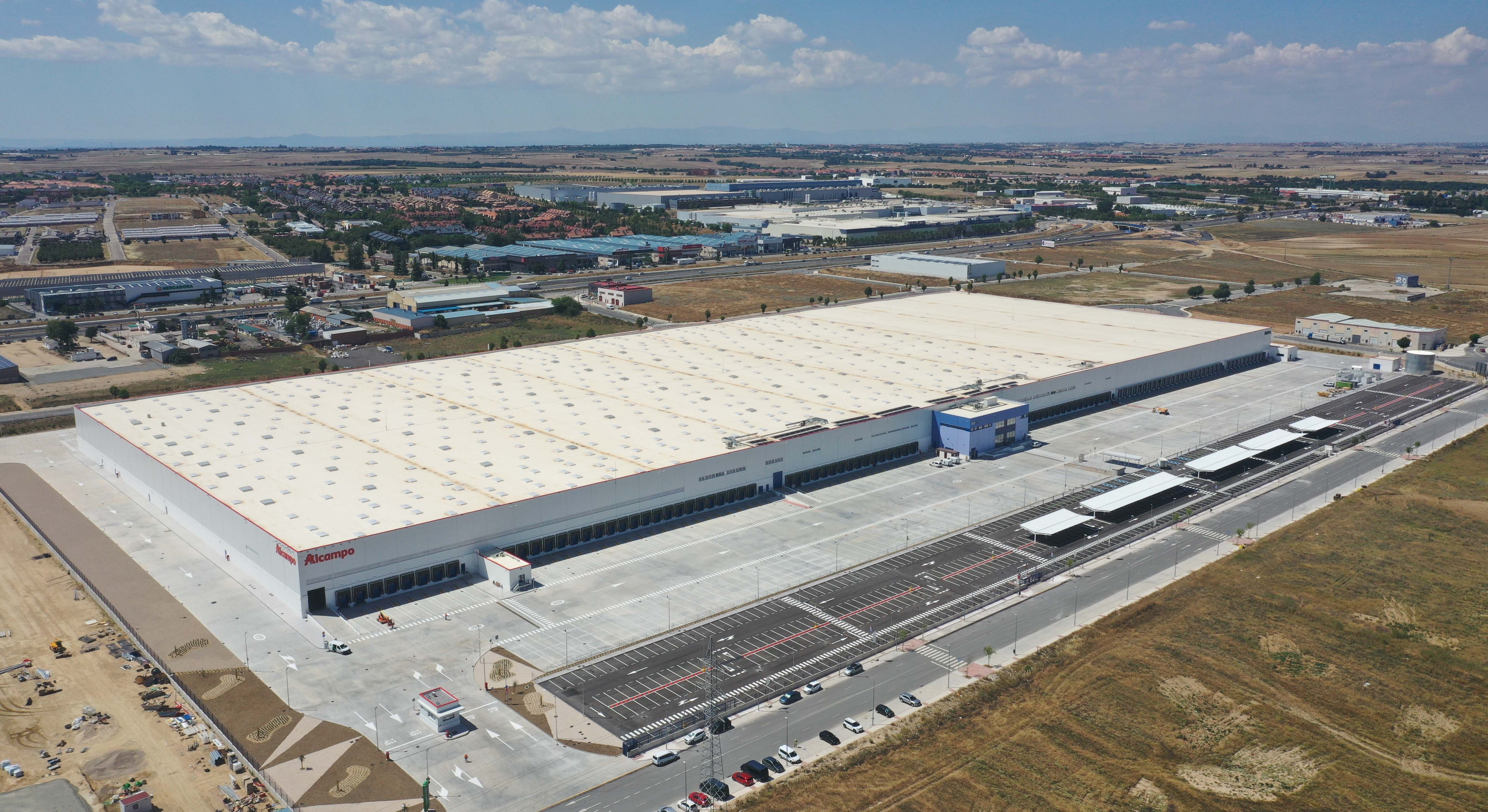 La nueva plataforma de Alcampo cuenta con casi 100.000 metros cuadrados